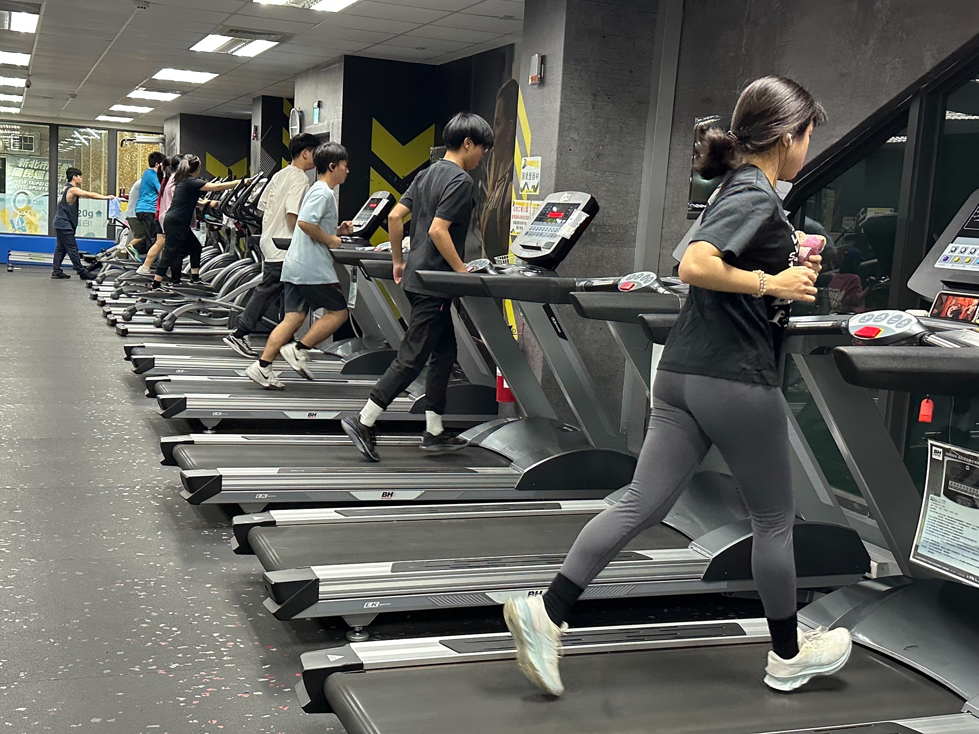 五股運動中心新春期間購入單次票，即可參加幸運擲骰子一次