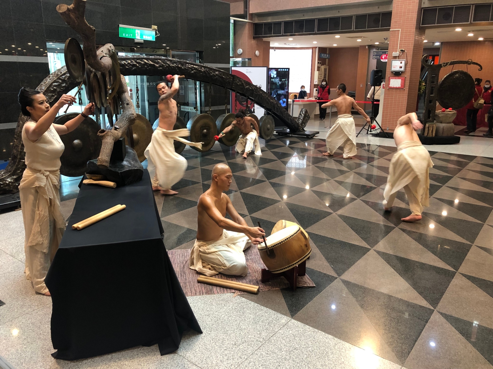 「《鑼聲若響》銅鑼不再只是銅鑼-吳宗霖個展」今(9)日開幕壓軸演出