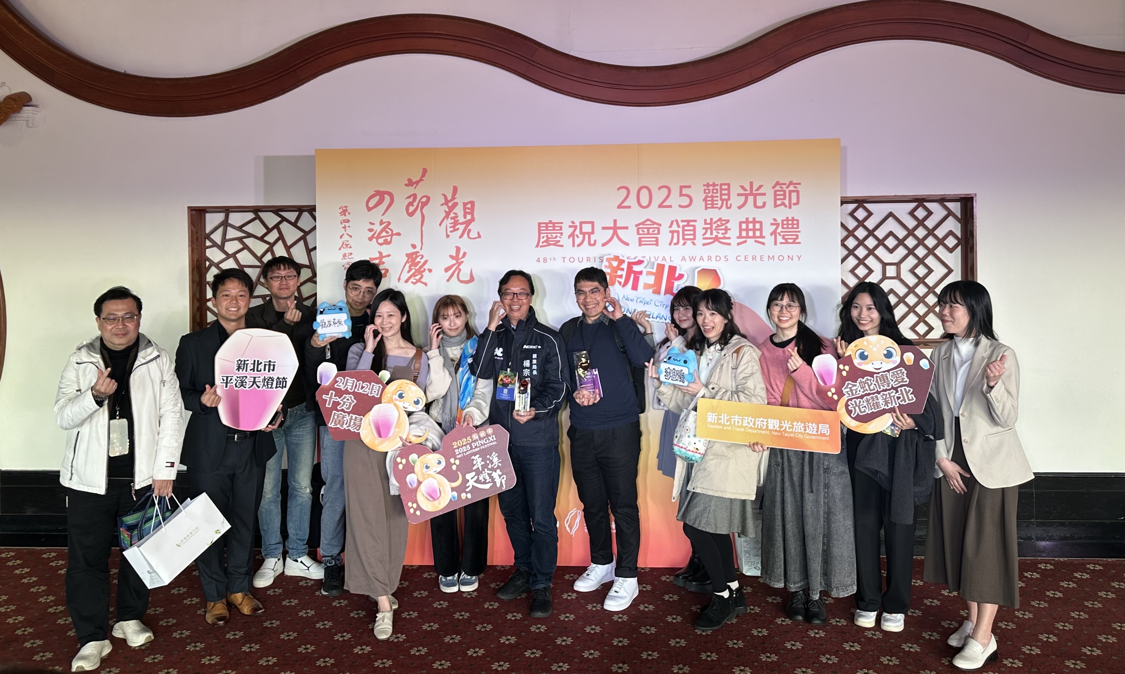 本次新北市政府榮獲113年旅館業及民宿管理輔導績效考核特優以及政府機關觀光績優人員等獎項，未來仍將持續精進，發展新北觀光。