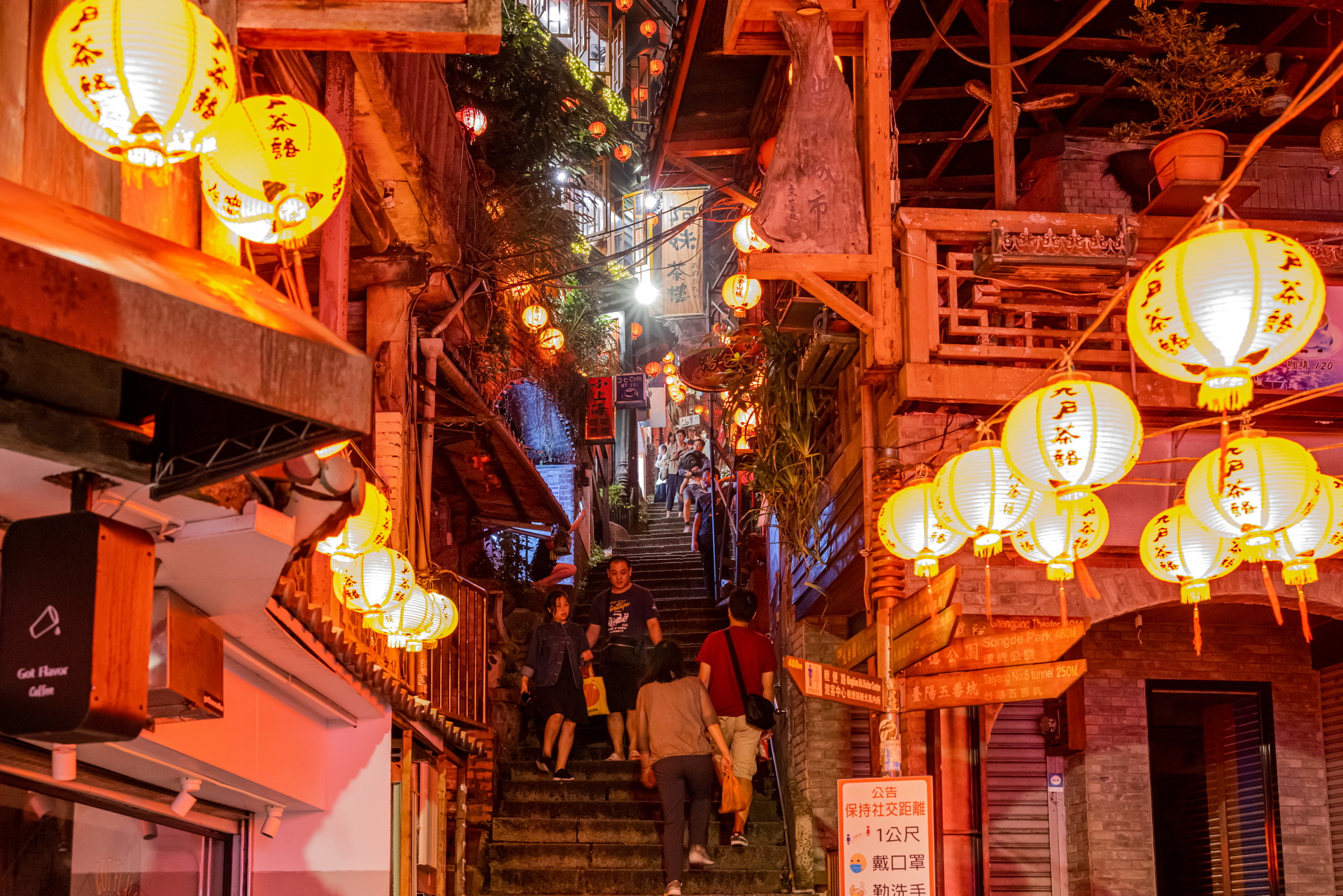 九份復古建築與獨特的坡地景觀，是令國內外旅客著迷的唯美山城。