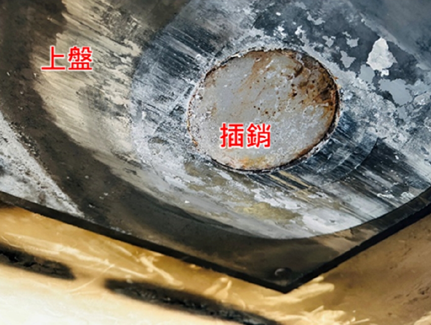 插銷向上跳躍進入贅餘空間