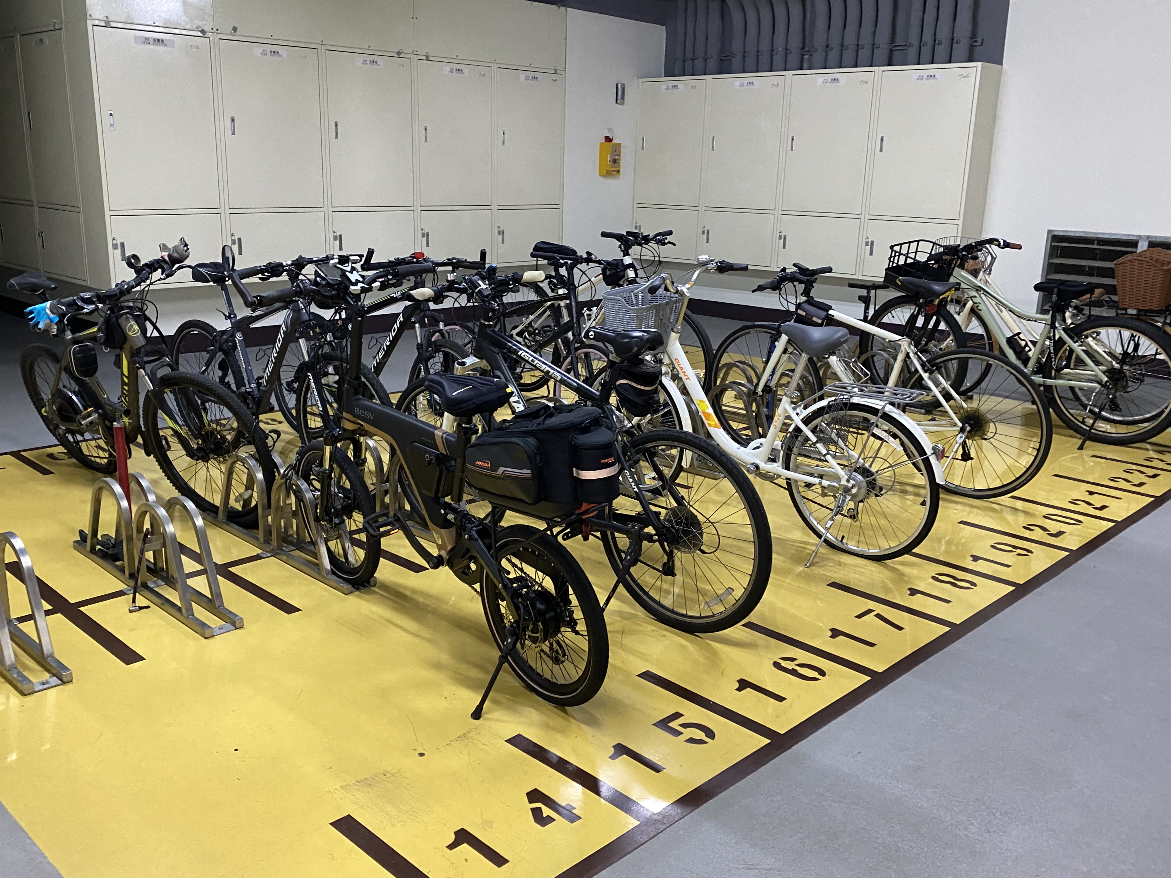 設置自行車停車區，鼓勵住戶騎乘，減碳又健康