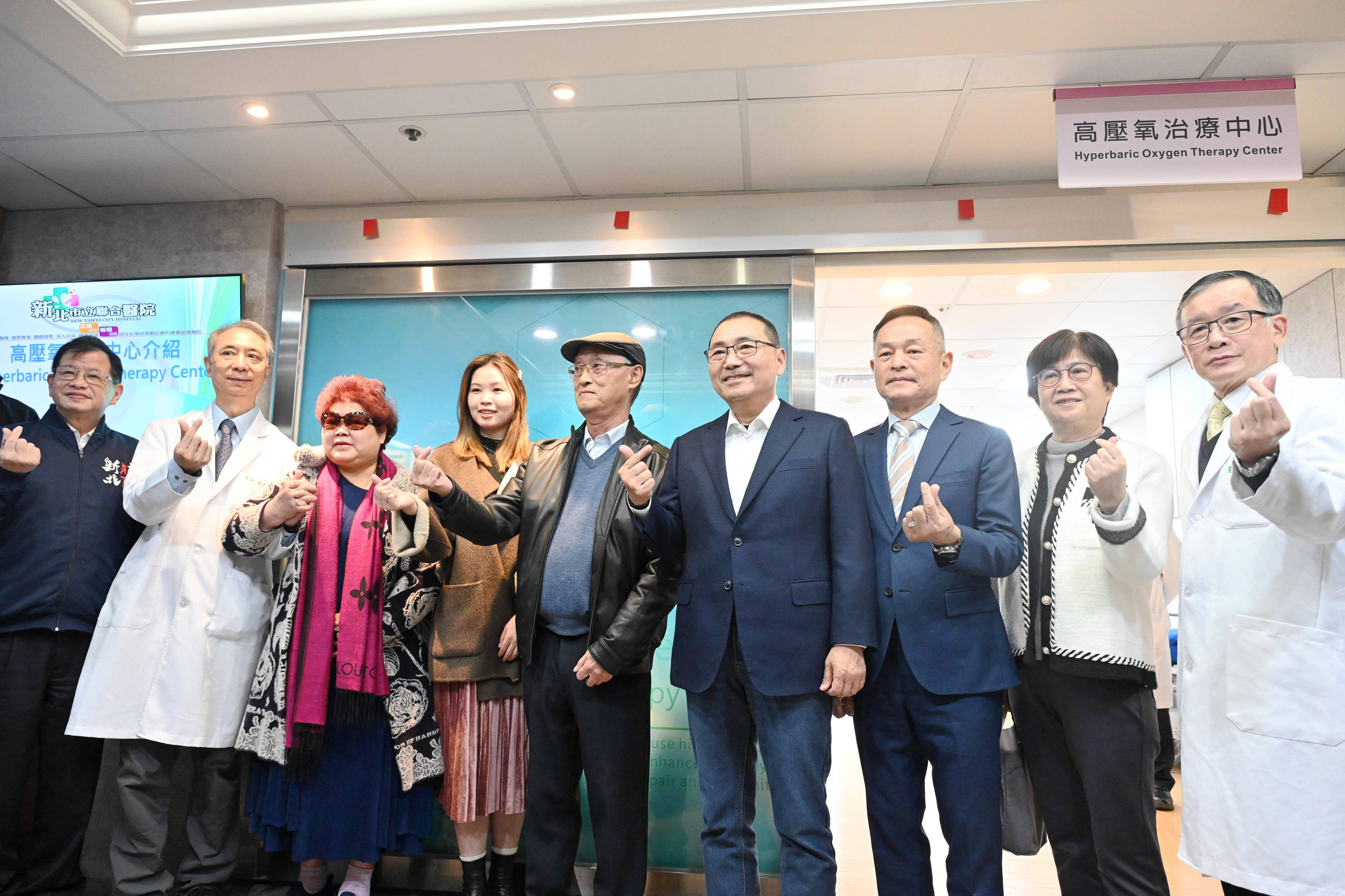 侯友宜今(18)日出席新北聯醫高壓氧治療中心揭牌儀式。