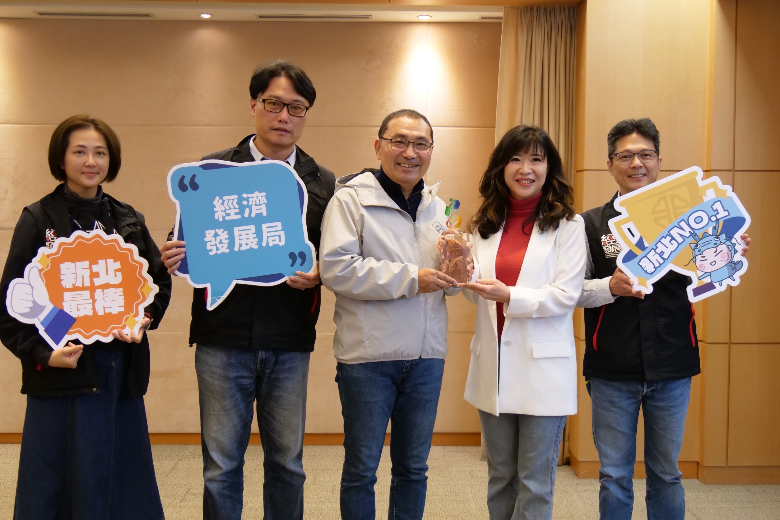新北市經濟發展局勇奪砂石車管理優秀獎