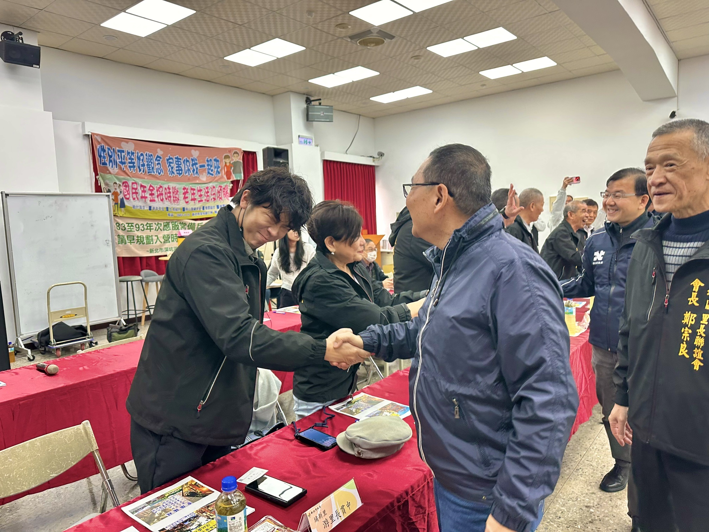 侯友宜率市府團隊接續來到深坑進行行動治理座談