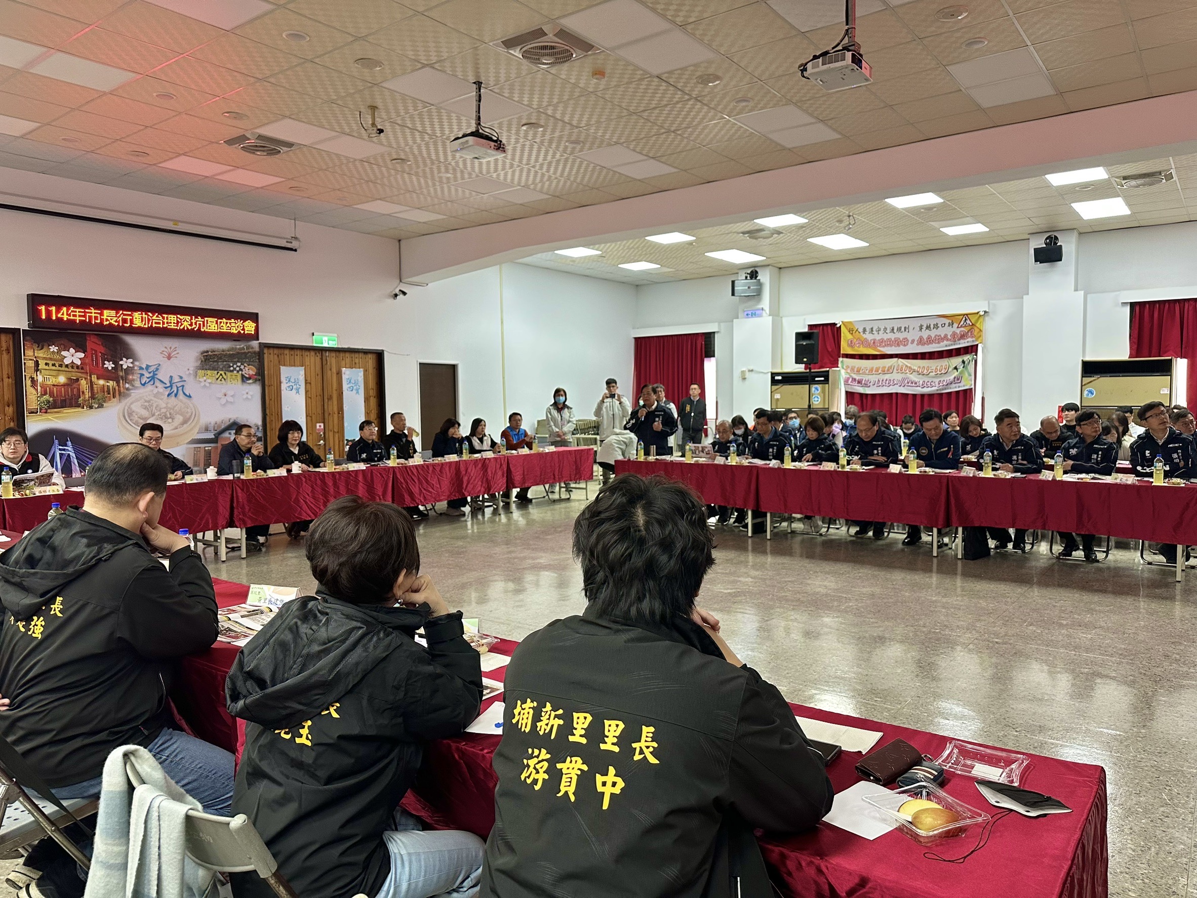 會中針對各項建設議題，逐一討論。