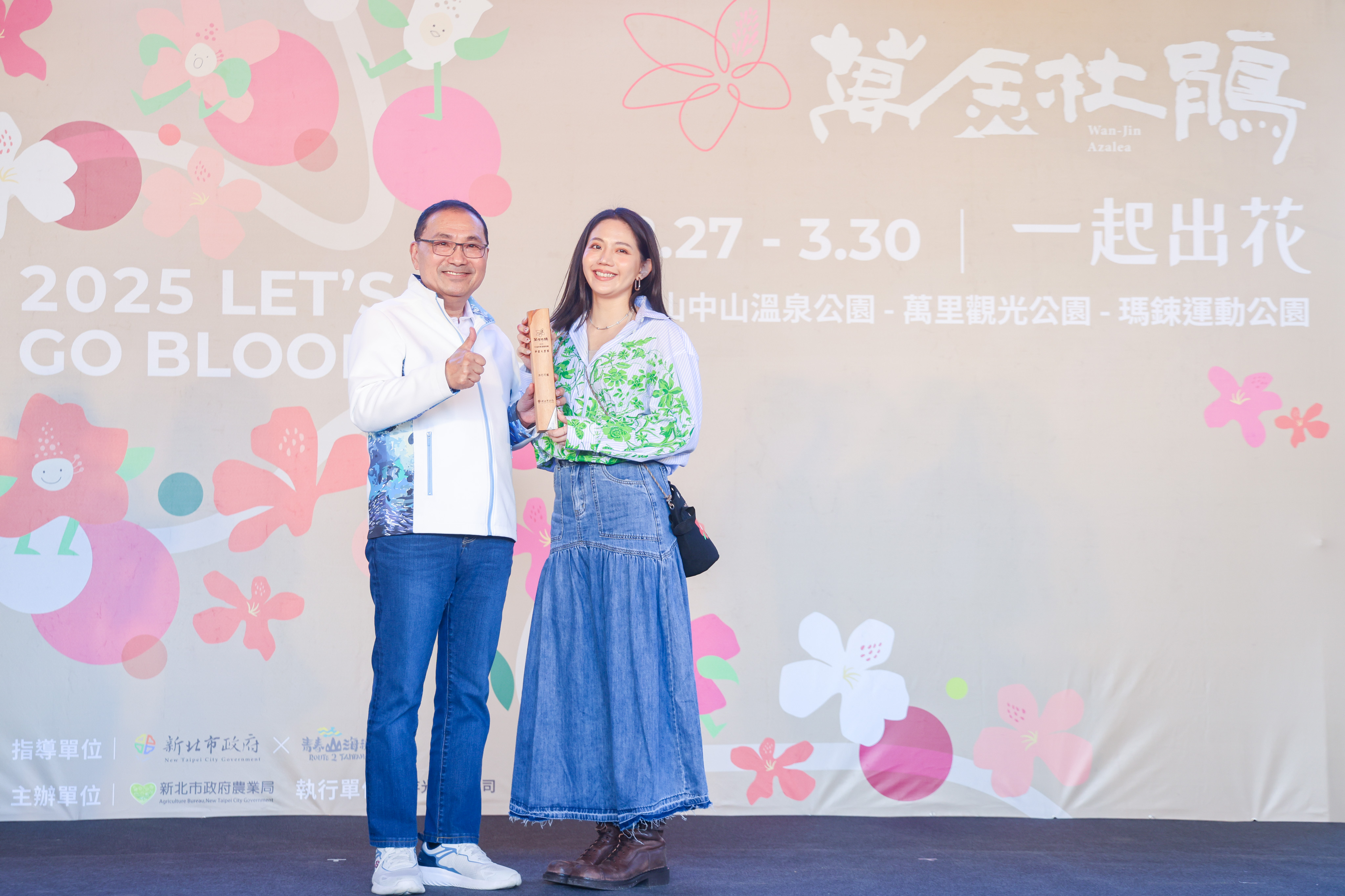 2025萬金杜鵑花展首辦杜鵑景觀園藝競賽，由浪花花藝作品「門前」奪冠。