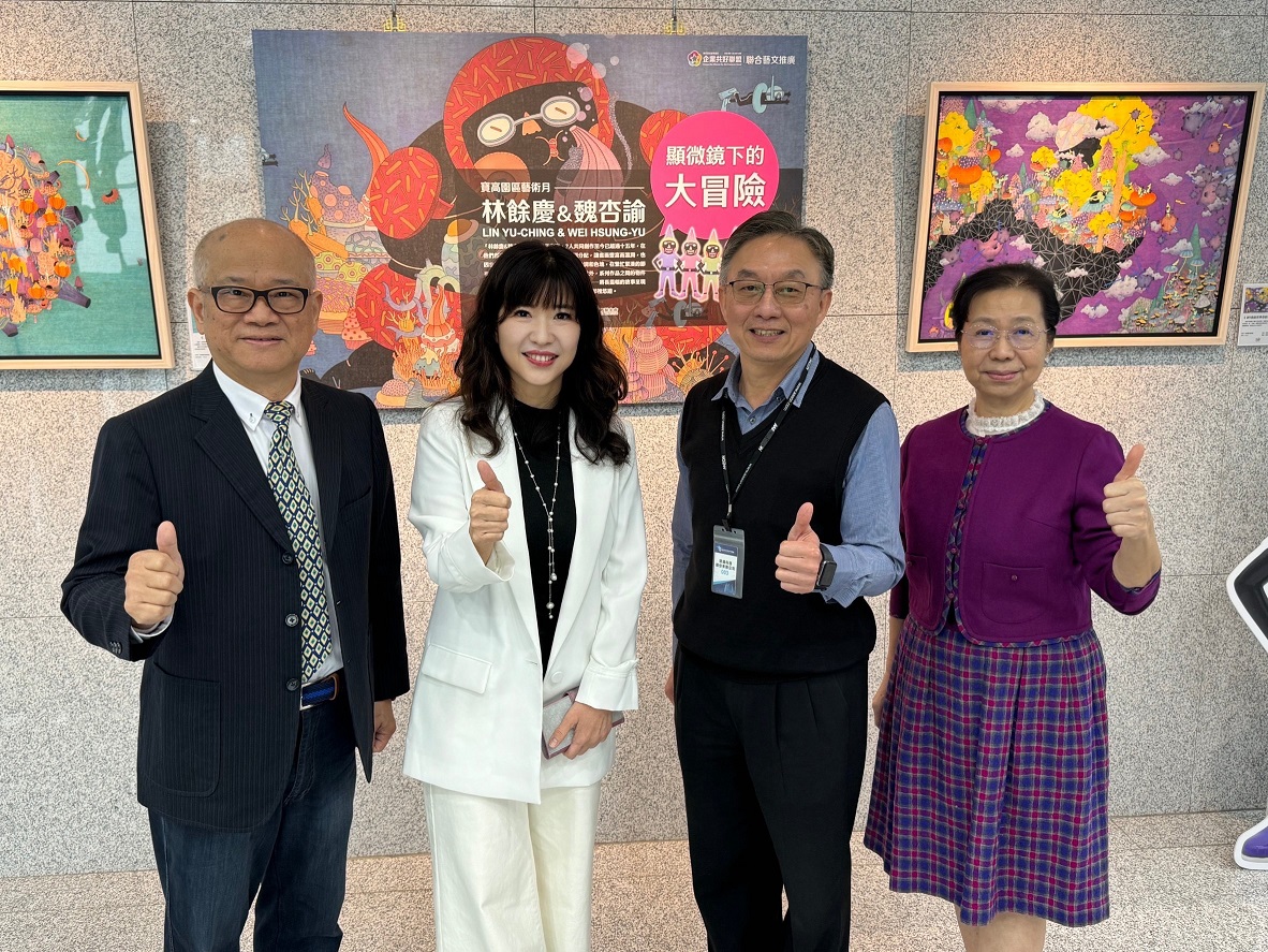 盛筱蓉局長(左2)與朝代藝術中心劉忠和負責人(左1)、 研揚文教基金會黃慧美董事長(右1)、研揚科技林建宏總經理(右2)大合照