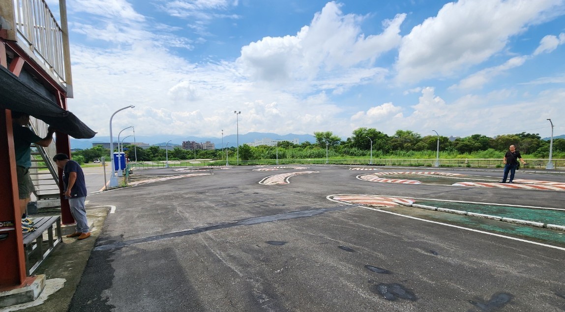 遙控賽車場現況鋪面老舊