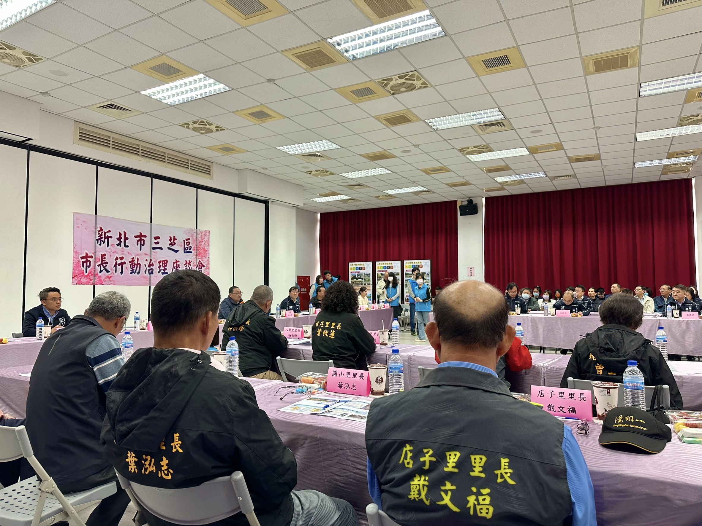 新北市長侯友宜率市府團隊於今(10)日上午至石門及三芝參加行動治理座談會。