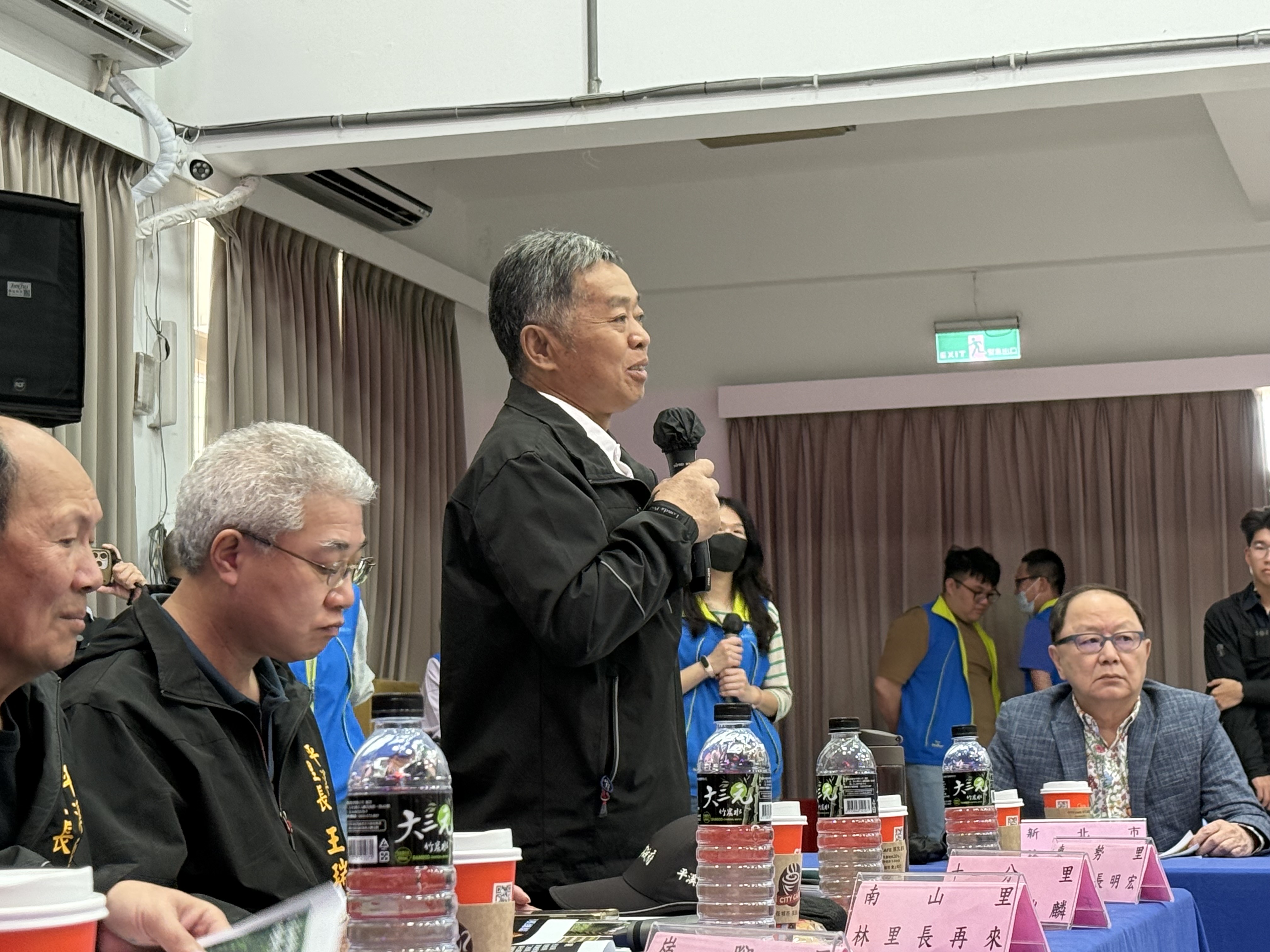 里長針對轄內道路問題，請市府局處能夠協助處理。
