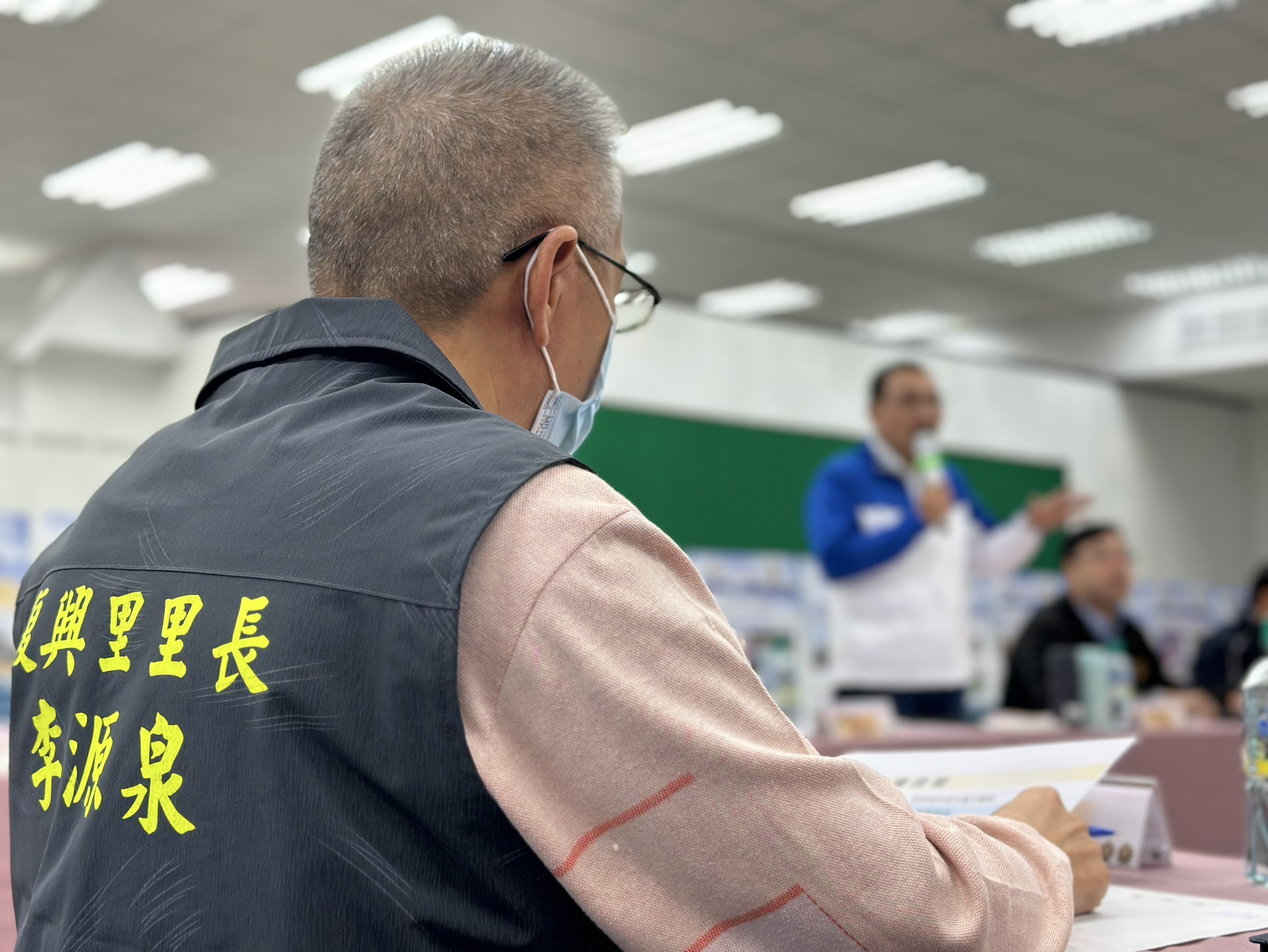 市府團隊與里長於會中針對各項市政議題逐一交流討論。