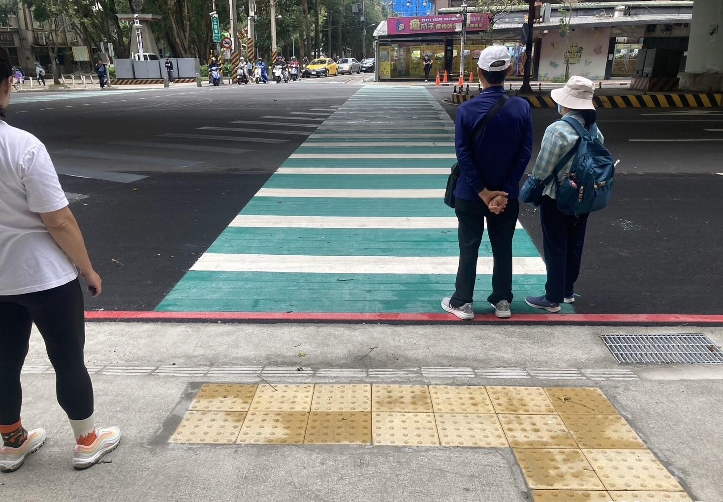 圖8.民生路一段與長安街路口退縮行穿線，提升行人安全性