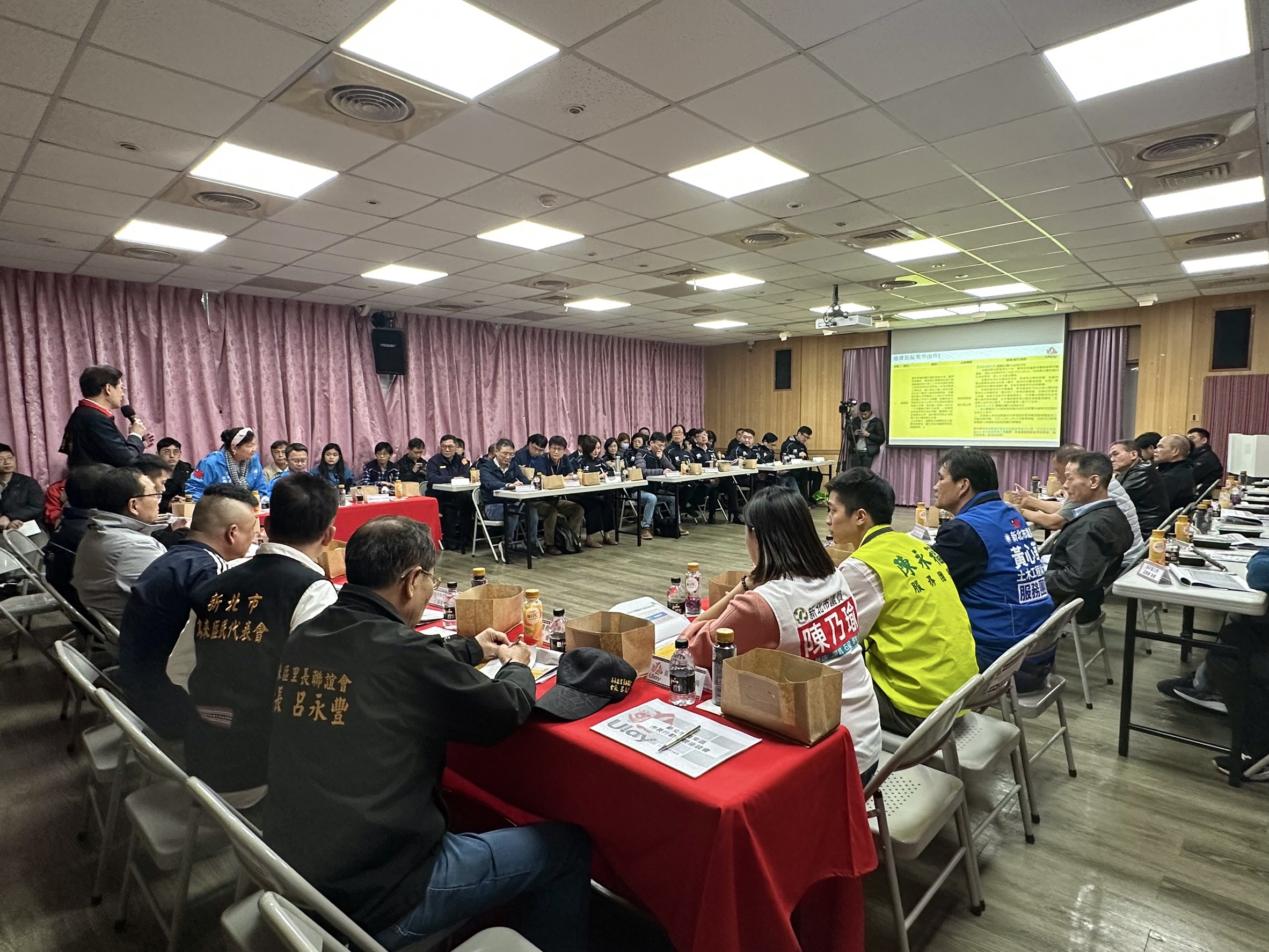 新北市長侯友宜率市府團隊於今(14)日下午至烏來參加行動治理座談會。
