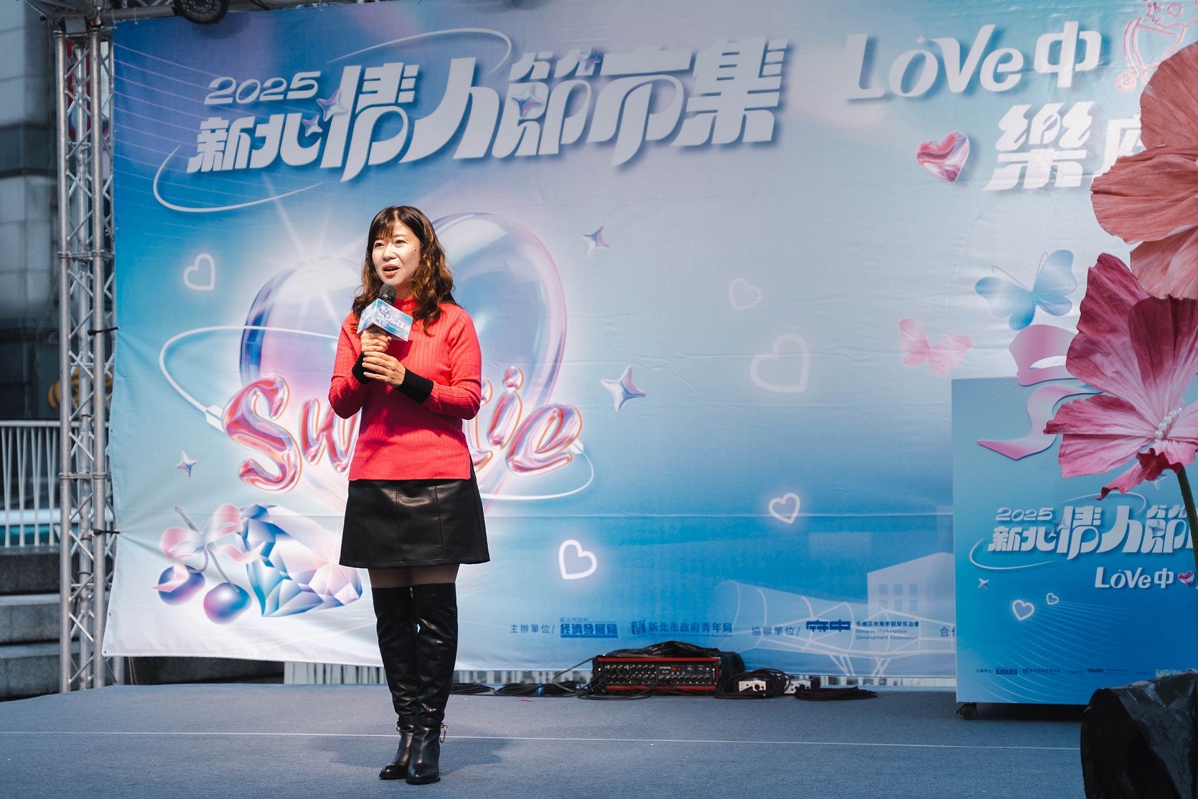 經發局長盛筱蓉表示，市府持續推動府中商圈雙品牌雙節慶活動，在經發局、青年局與板橋區商圈景觀發展協會攜手合作下，成功整合周邊超過30間店家