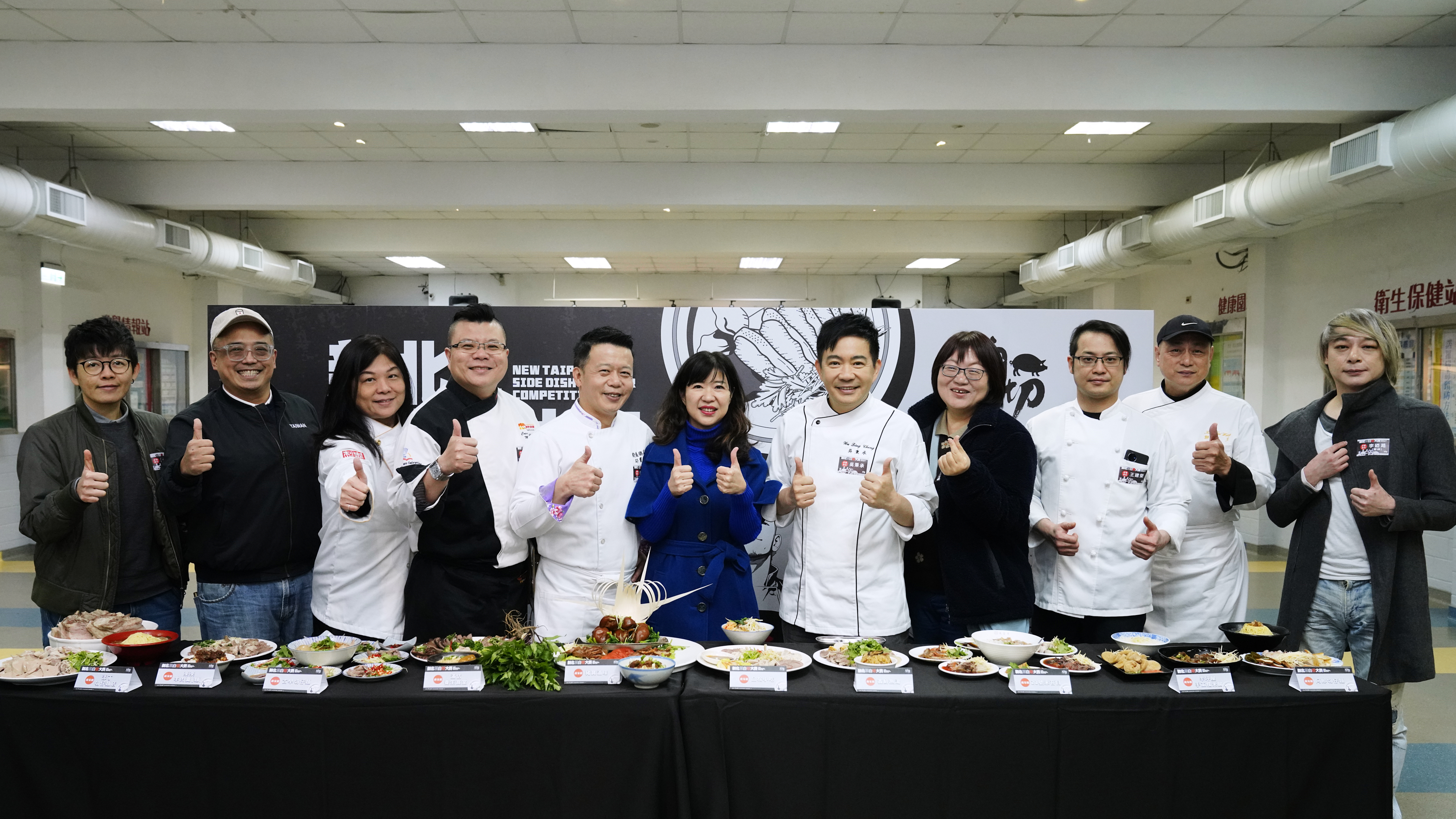 圖說：「黑白盤評鑑」由前10強店家進行現場料理競賽，並由10位專家與意見領袖與20位民眾進行現場試吃投票。-2