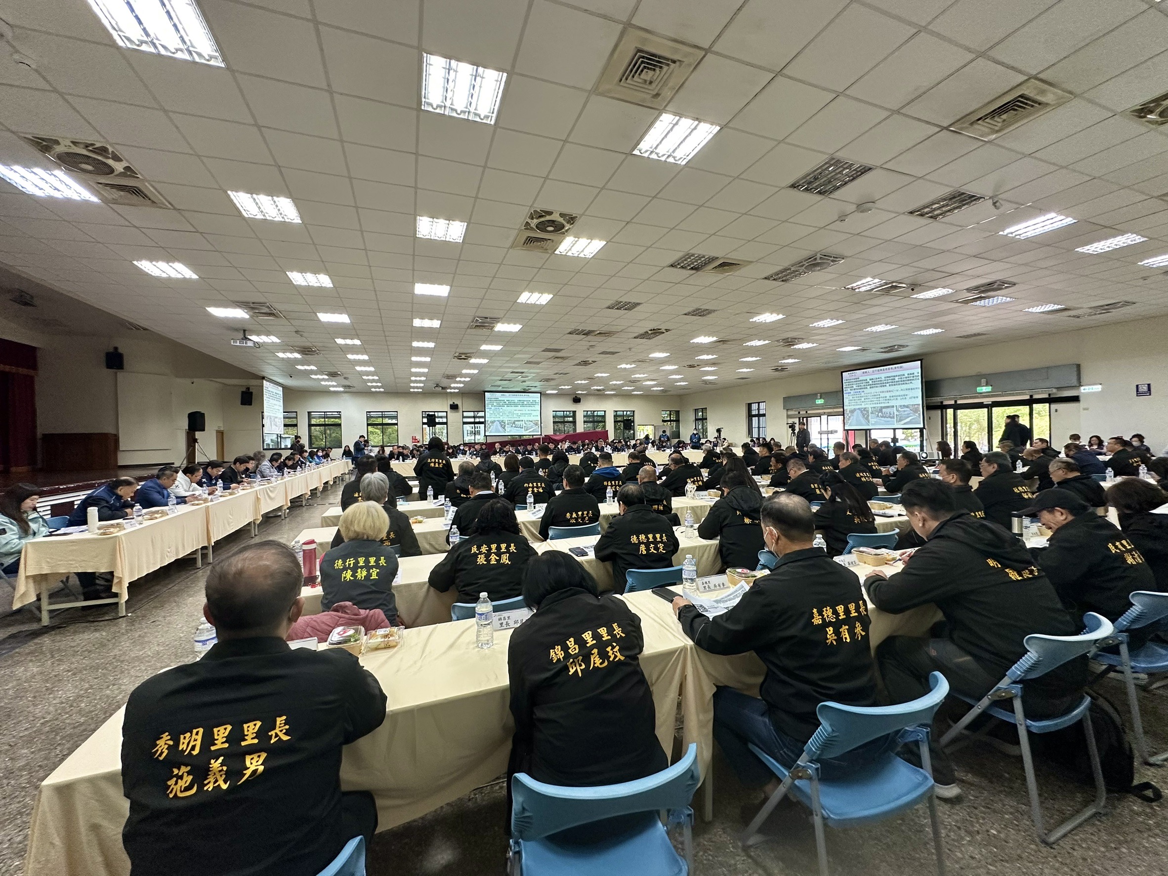 新北市長侯友宜率市府團隊於今(18)日上午至中和參加行動治理座談會。
