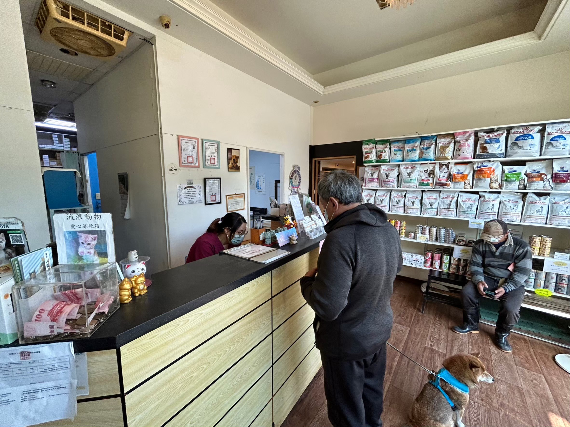 謹慎選擇購買途徑，認明合法動物用藥品販賣業者購買