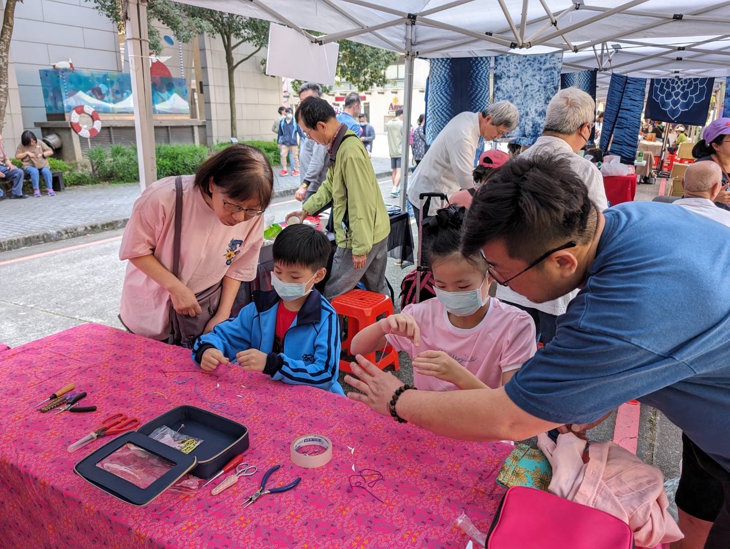 客家局輔導纏花教師 帶民眾體驗纏花工藝