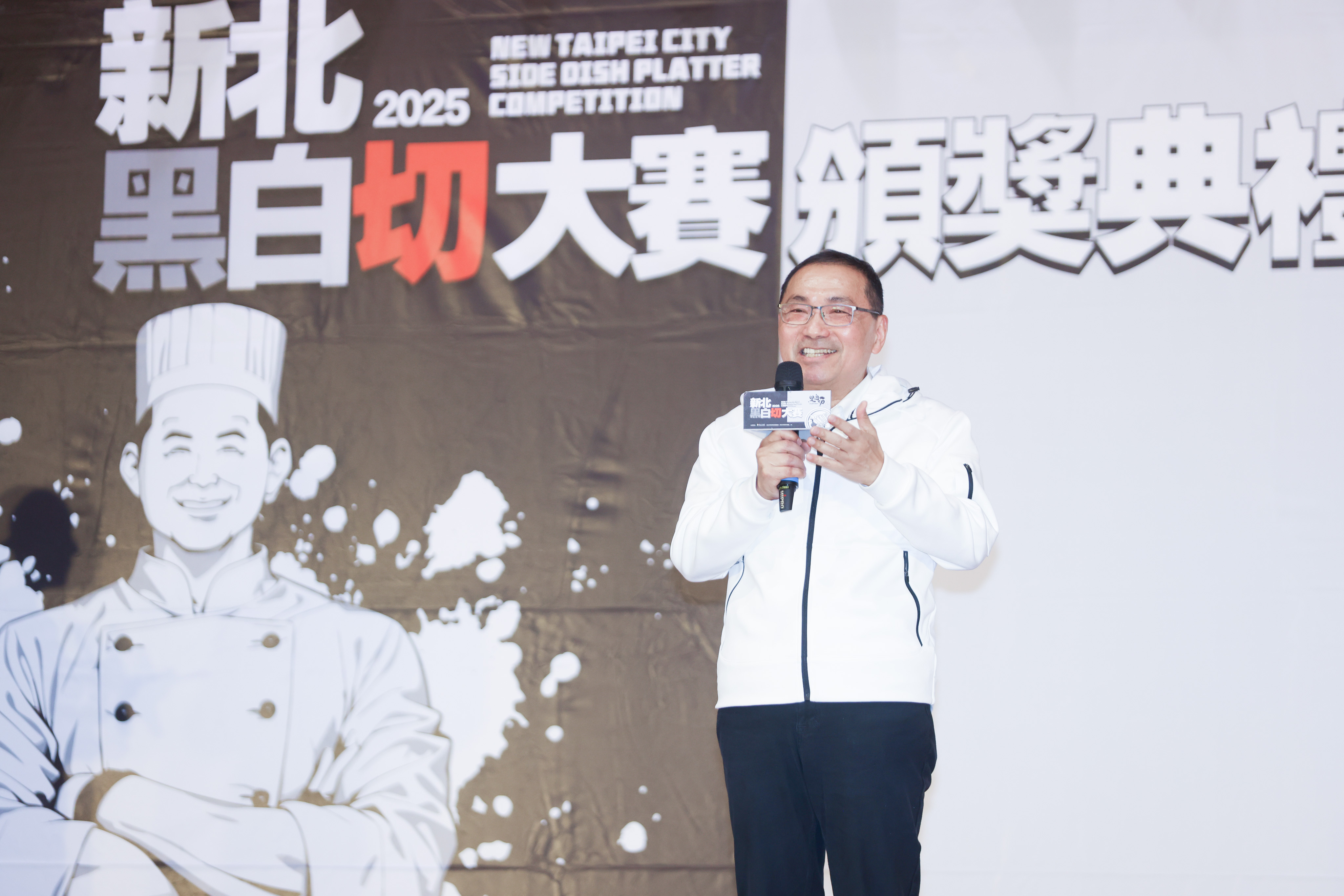 侯友宜今(22)日出席「2025新北黑白切大賽」頒獎典禮。