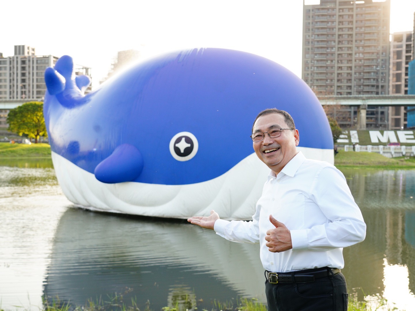粉吸鯨也在新北大都會公園展覽至4月20日