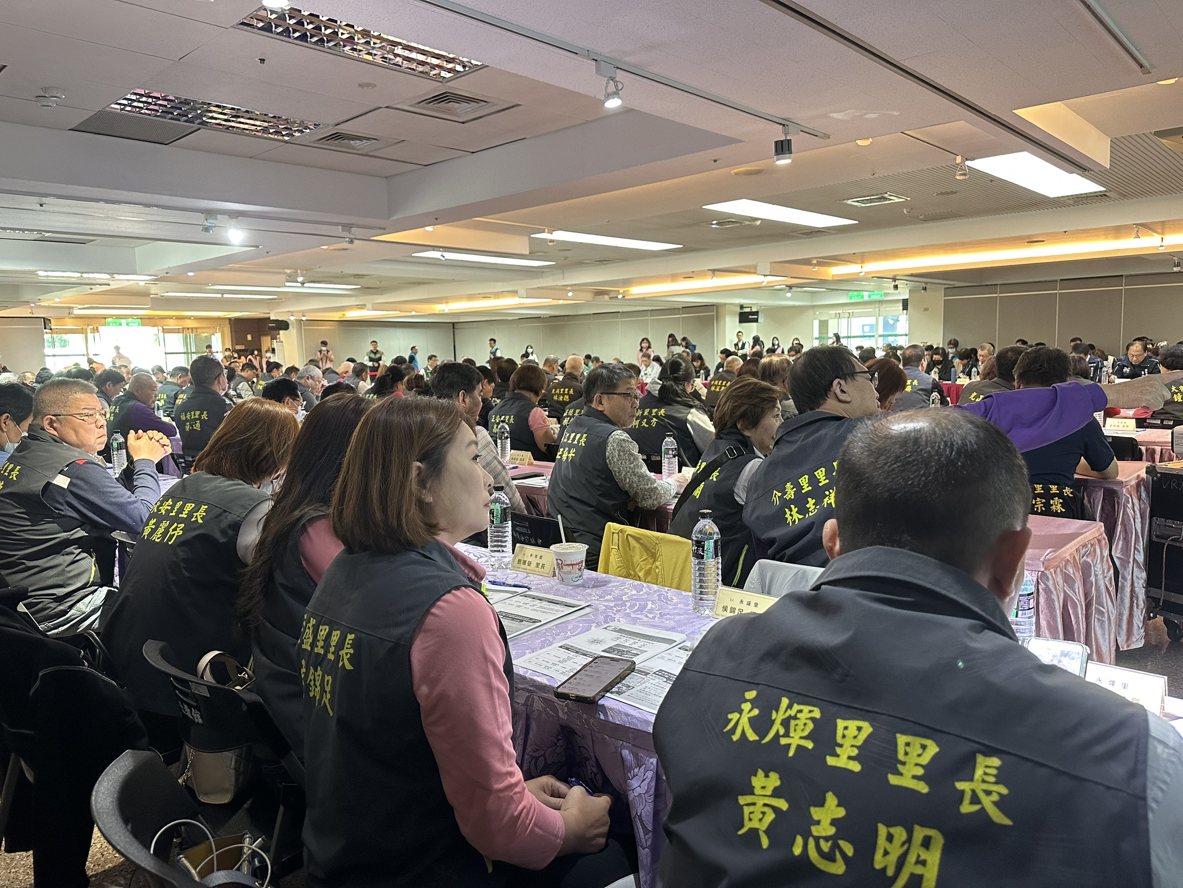 新北市長侯友宜率市府團隊於今(24)日上午至三重參加行動治理座談會。