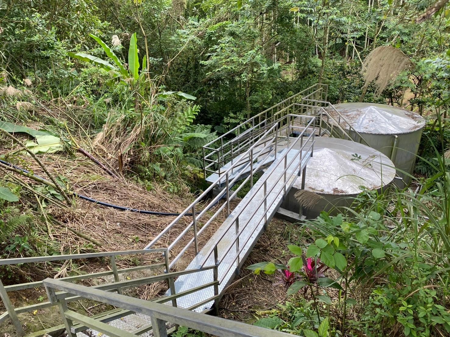 竹崙里增設不銹鋼走道，巡水員的工作環境更加安全