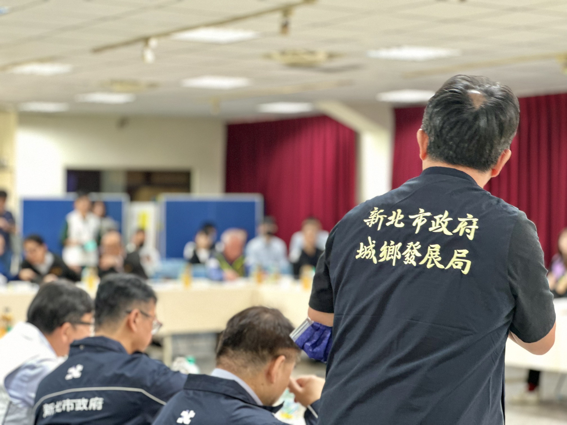 座談會由各權責單位親自向里長說明案件最新辦理進度。