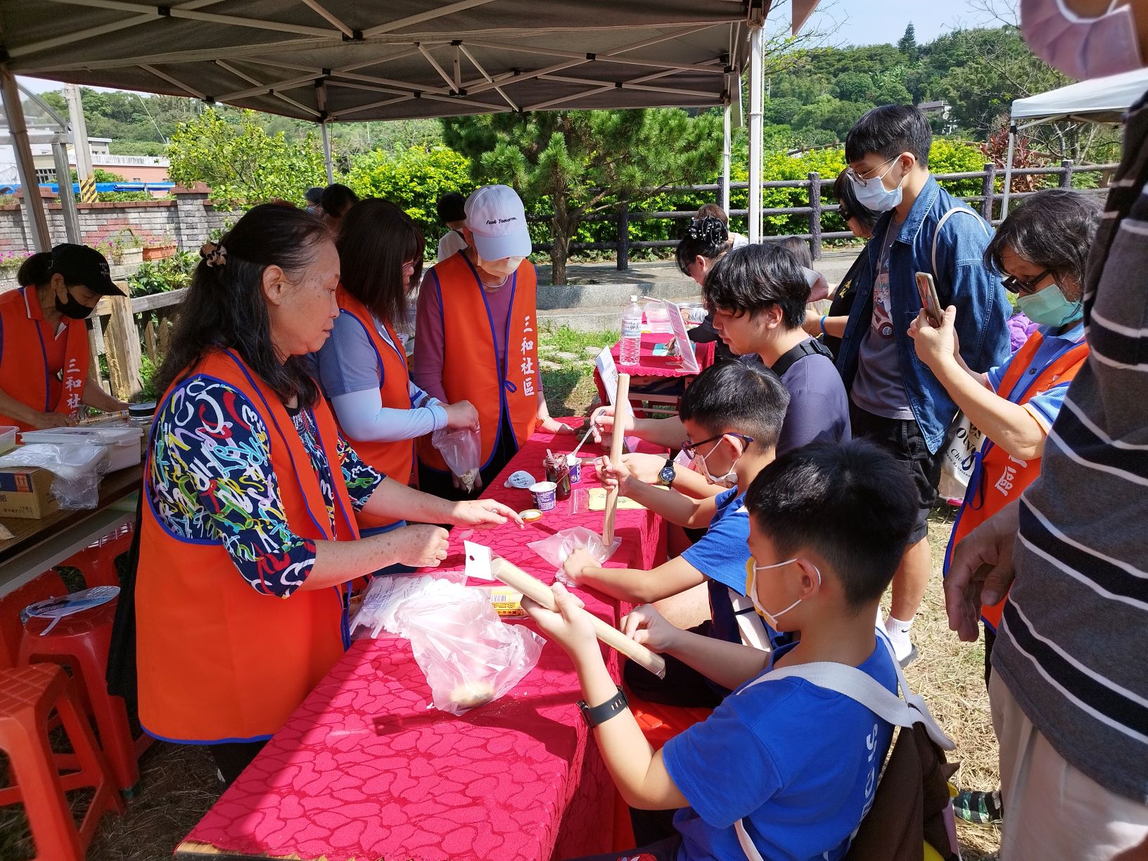  當日4場次「食農教育互動遊戲」以在地新鮮食材融入特色料理
