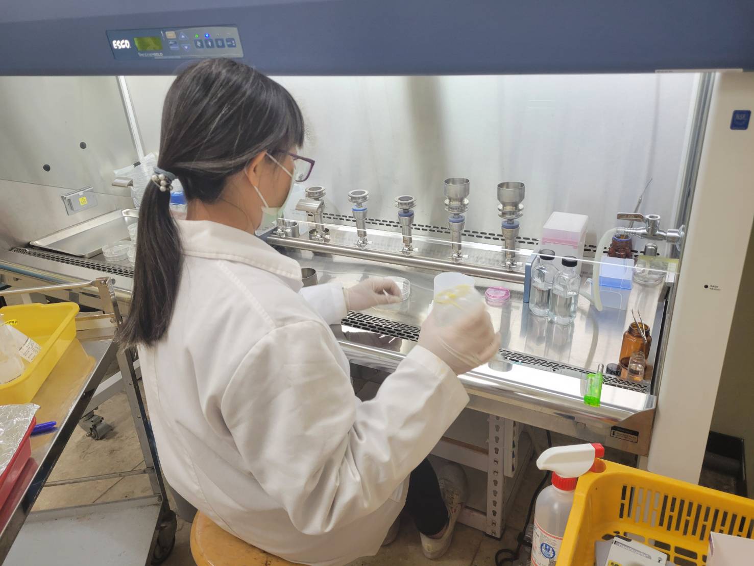 飲用水水質關乎健康，因此檢驗過程相當嚴謹，檢驗人員技術與儀器精密度至關重要，讓市民清楚掌握水質狀況