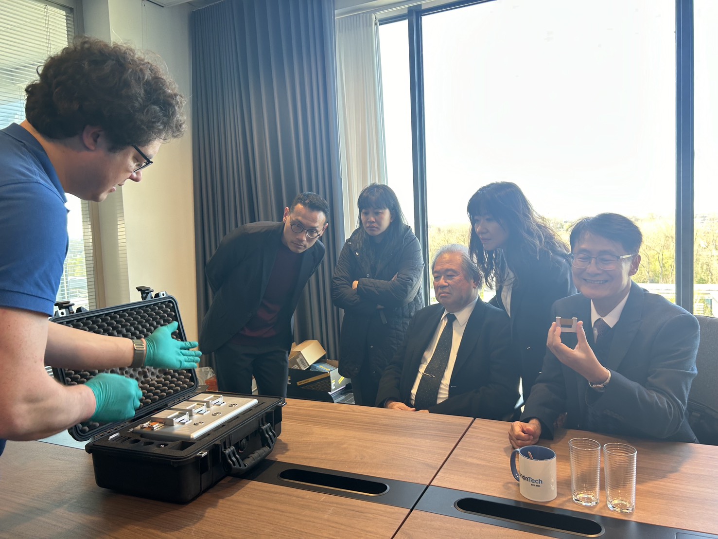 恩荷芬科技園區之新創團隊展現最新精密封裝技術