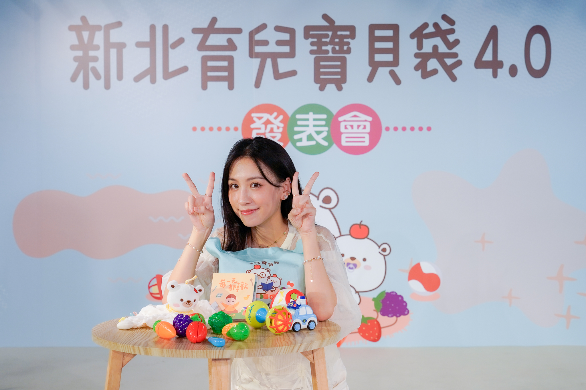 網紅愛麗(ELLIE)推薦新北育兒寶貝袋給新手爸媽。