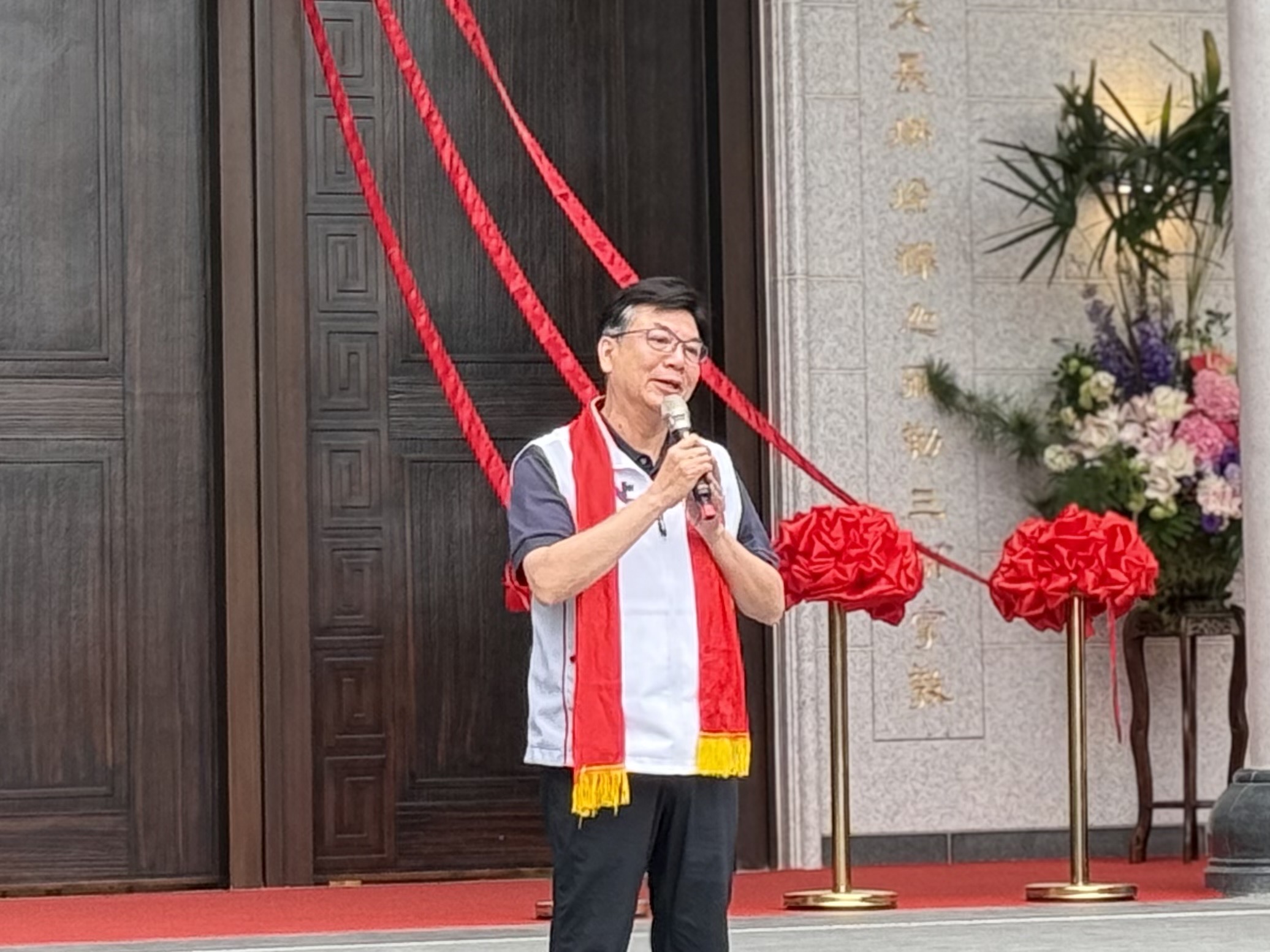 劉和然致詞時提到，感謝廟方長期對於公益慈善的付出與努力。