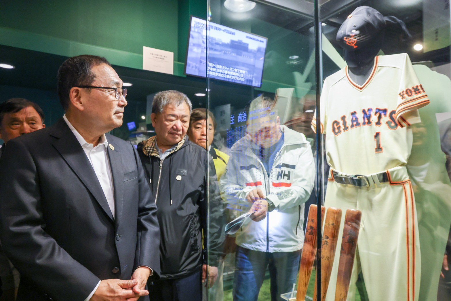 侯友宜今（13）日率領市府團隊與新北市議會訪日團參訪東京巨蛋。