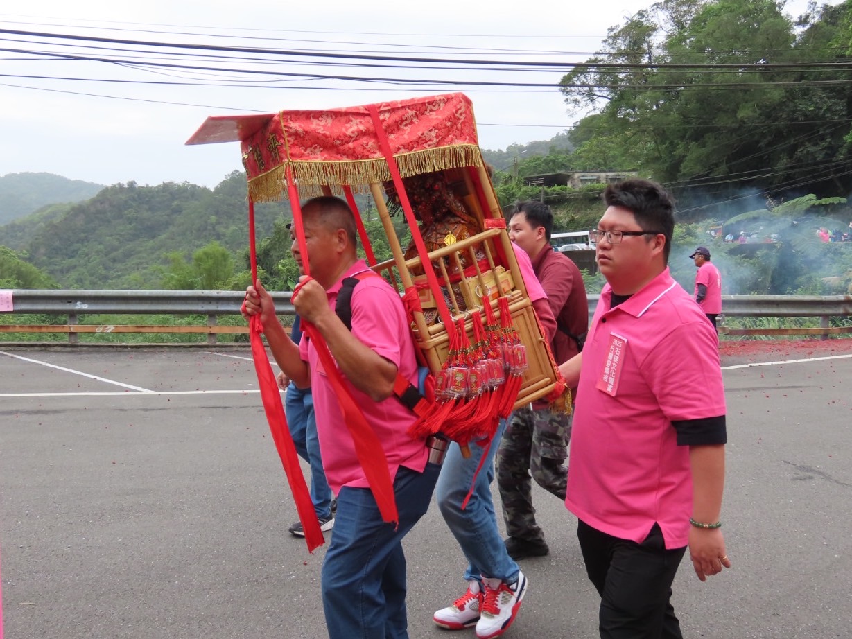本次活動依循古俗先至汐止濟德宮起駕迎請媽祖至鹿窟紀念公園、九龍山上帝公廟，再行至天后宮，後抵達百年石頭厝落腳。