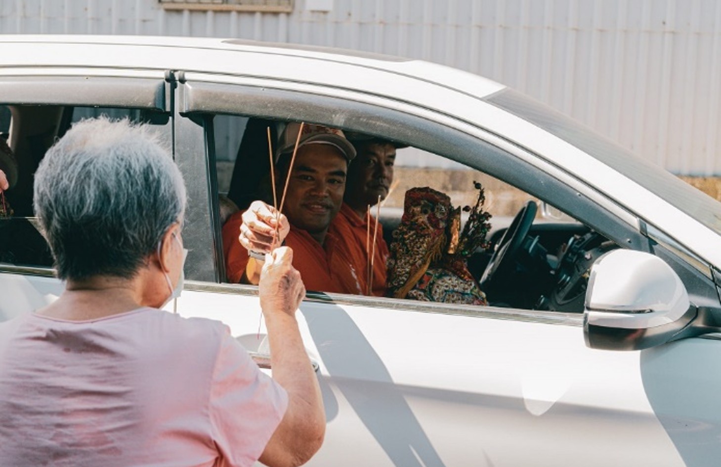 樹林社大以動靜態影像紀實樹林柑園與東山里（橫坑仔）地區獨特的「尪公」信仰文化，訪談耆老與爐主們，紀錄車巡繞境、換香祈福過程，累積在地知識學資料