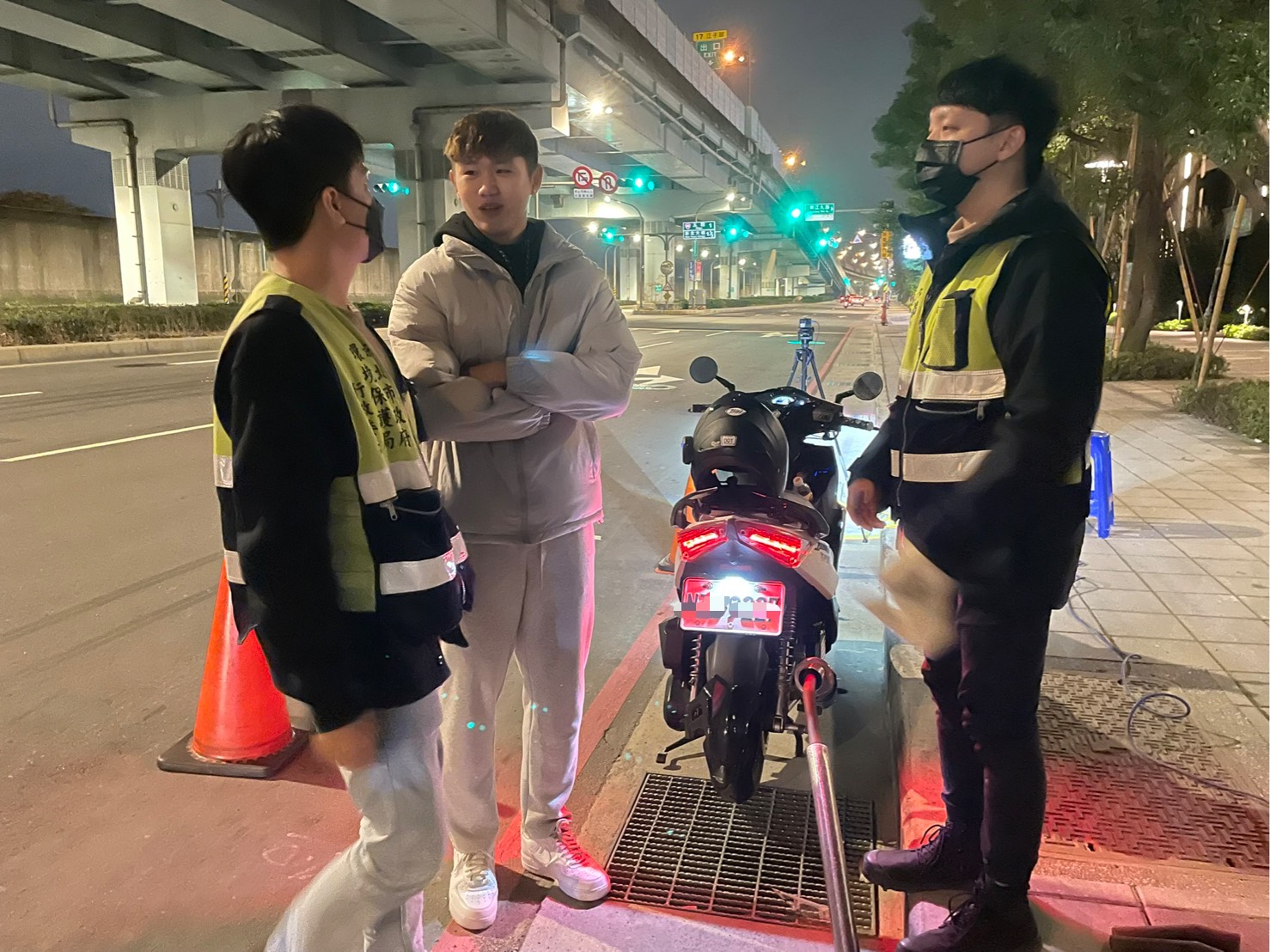 提醒民眾留意行車速度或自行檢視車輛維護情形，以減少噪音產生。另外，即便是原廠車輛，若倘未妥善維護或是超速等不當操駕，仍然可能造成噪音超標.