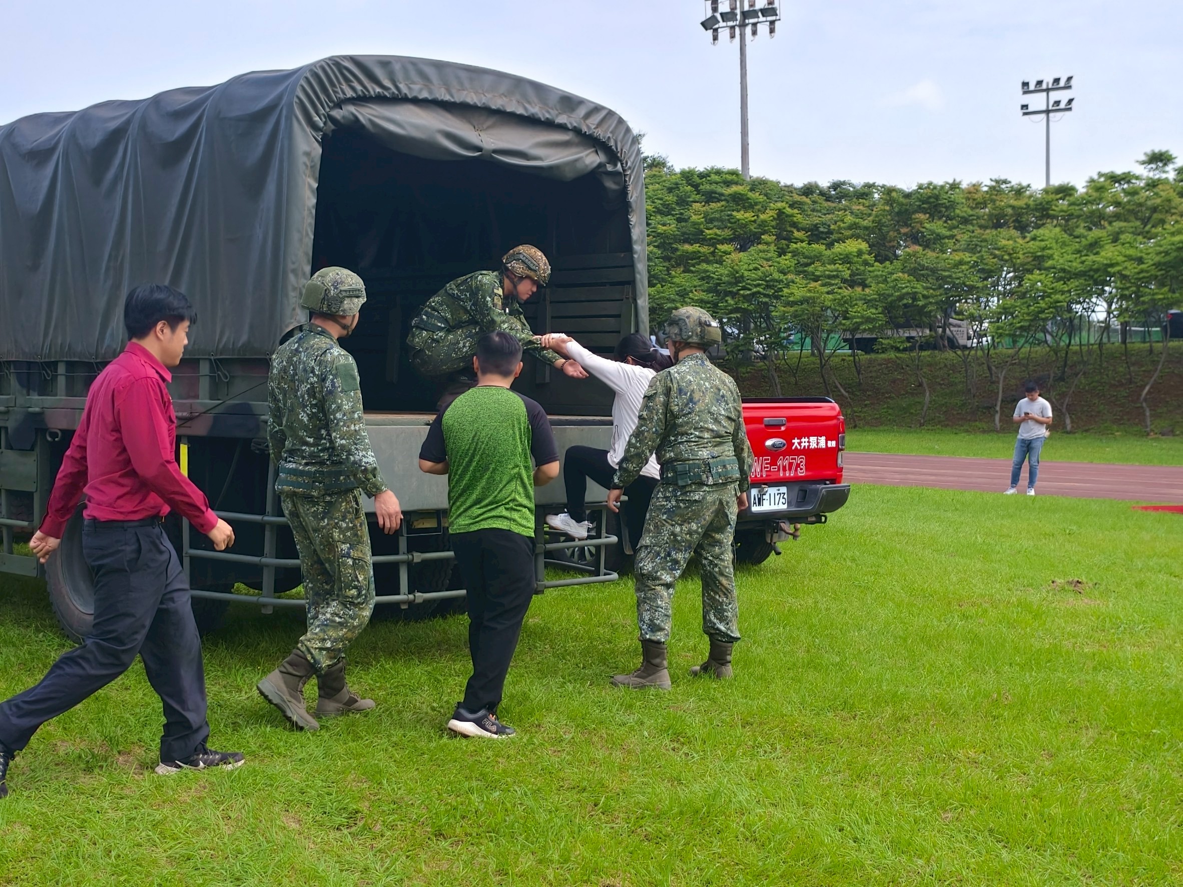 國軍協助撤離民宅居民