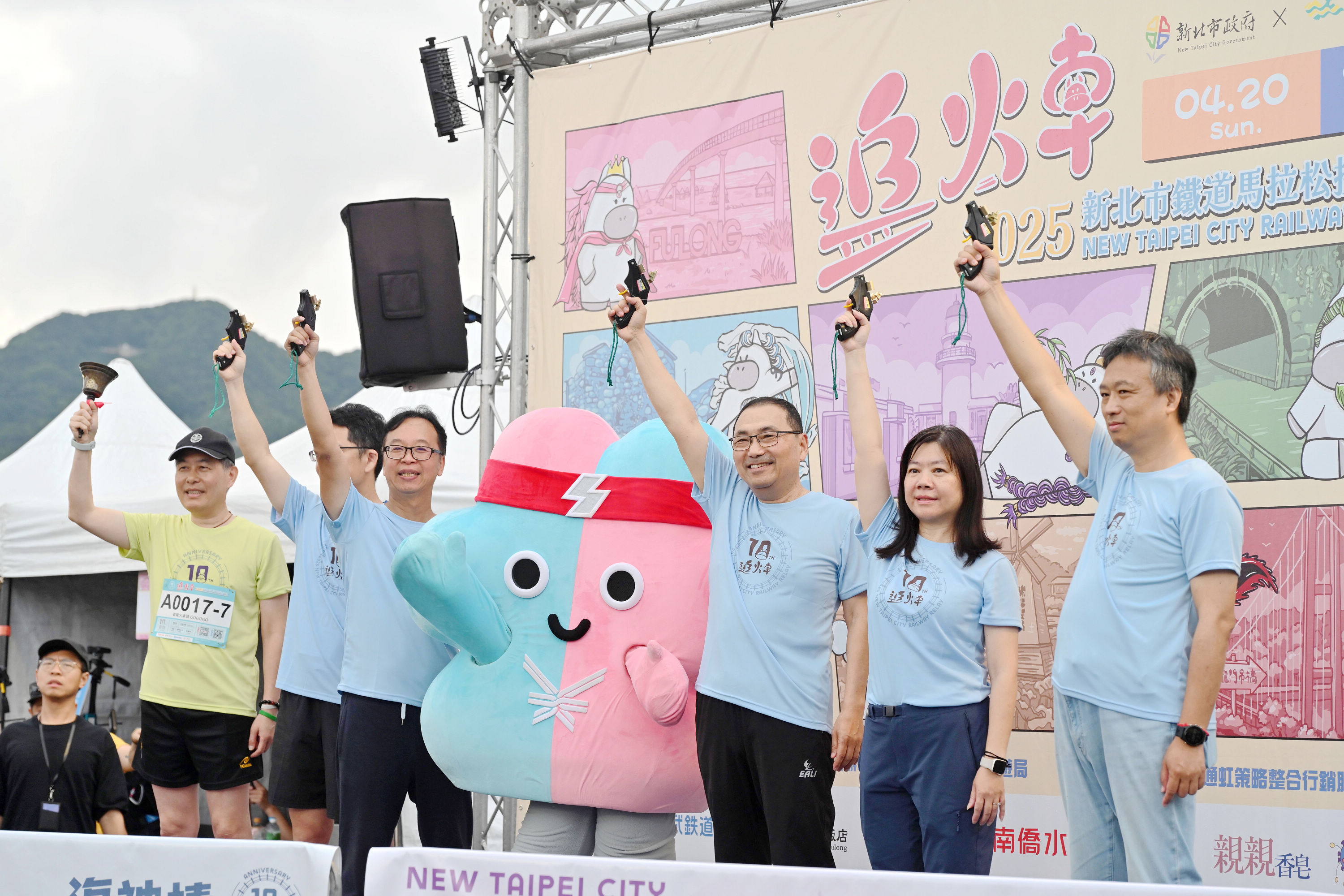 2025雙北世壯運吉祥物「壯寶」也到場應援，祝福跑者順利完賽。