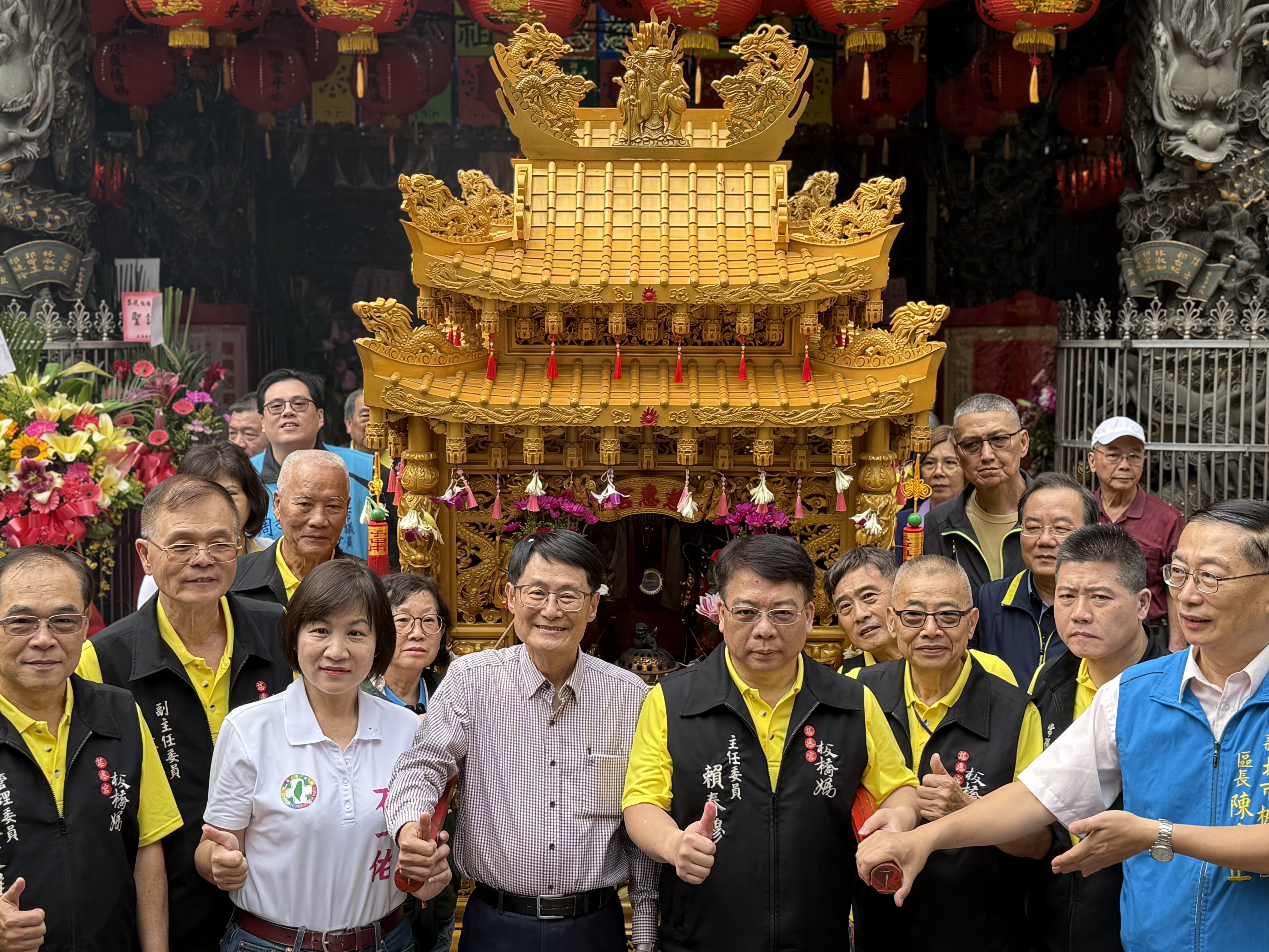 板橋慈惠宮今日一早，即有許多信眾前來參香祈福，恭祝媽祖娘娘聖誕千秋、神威顯赫。