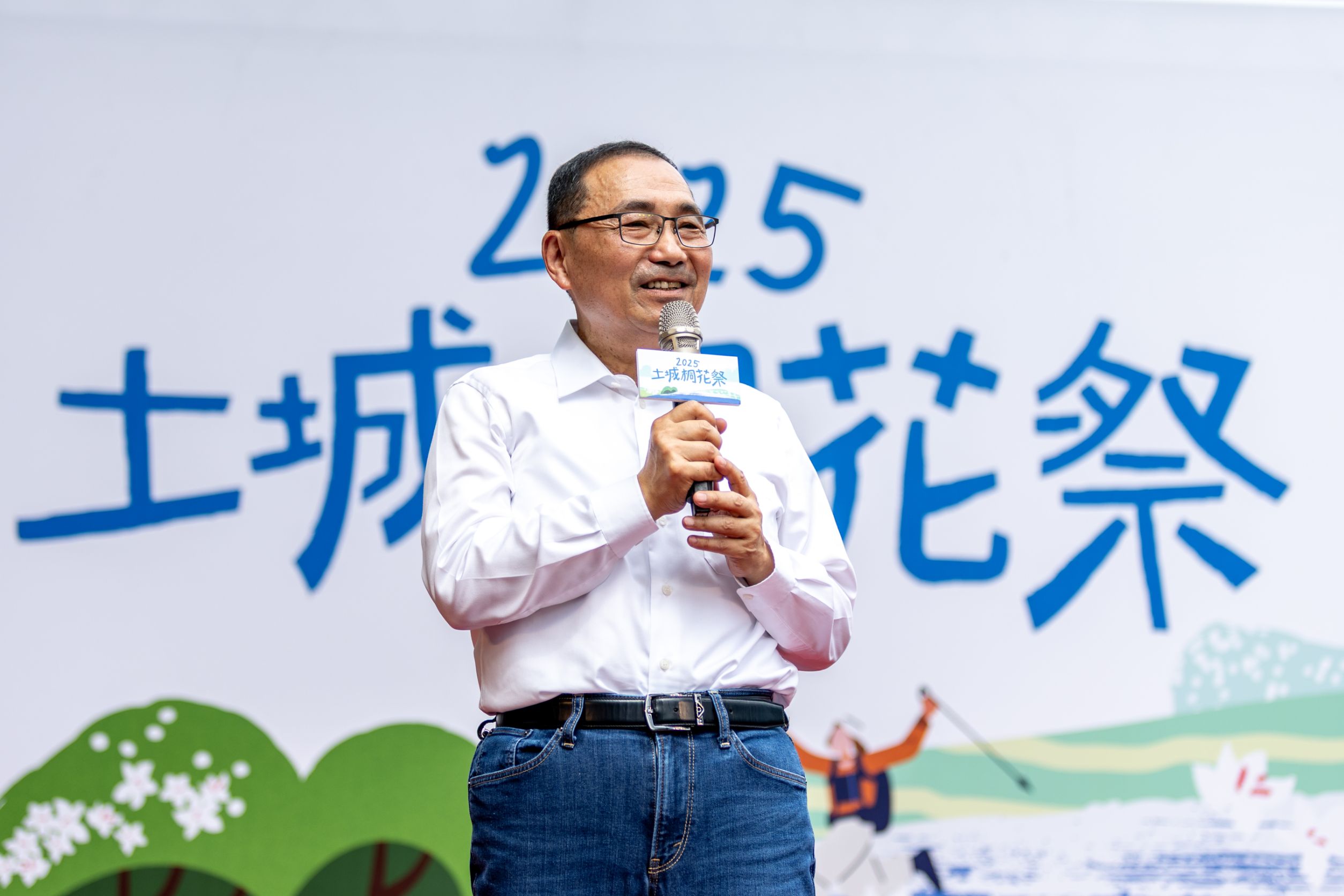 侯市長表示，今年新北客家桐花祭特別以青春桐樂會，結合客家人的桐花，希望能夠棒棒相傳
