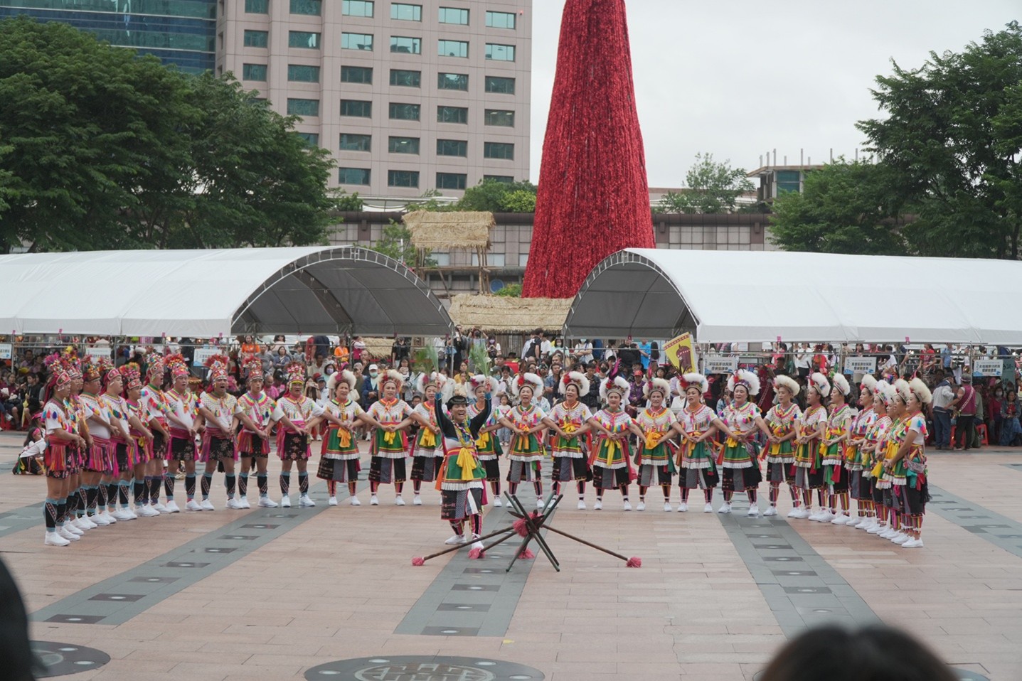 ▲原住民族樂舞競賽除為活動一大亮點，也是都會區族人凝聚彼此的方式。(圖/新北市原民局提供)