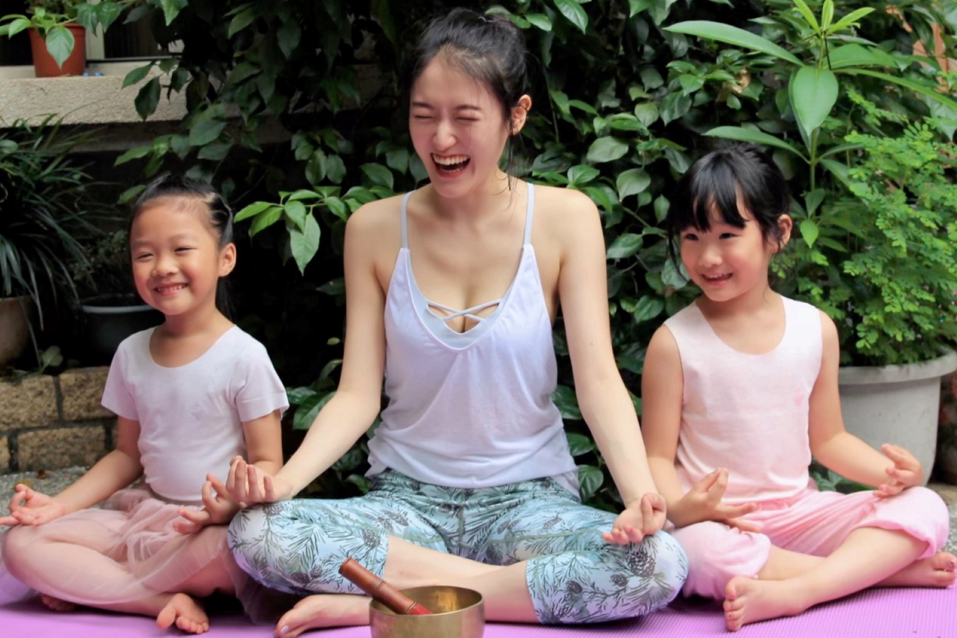 現場舉辦親子草地瑜珈及多元文化不插電音樂會，享受與大自然的親密接觸。