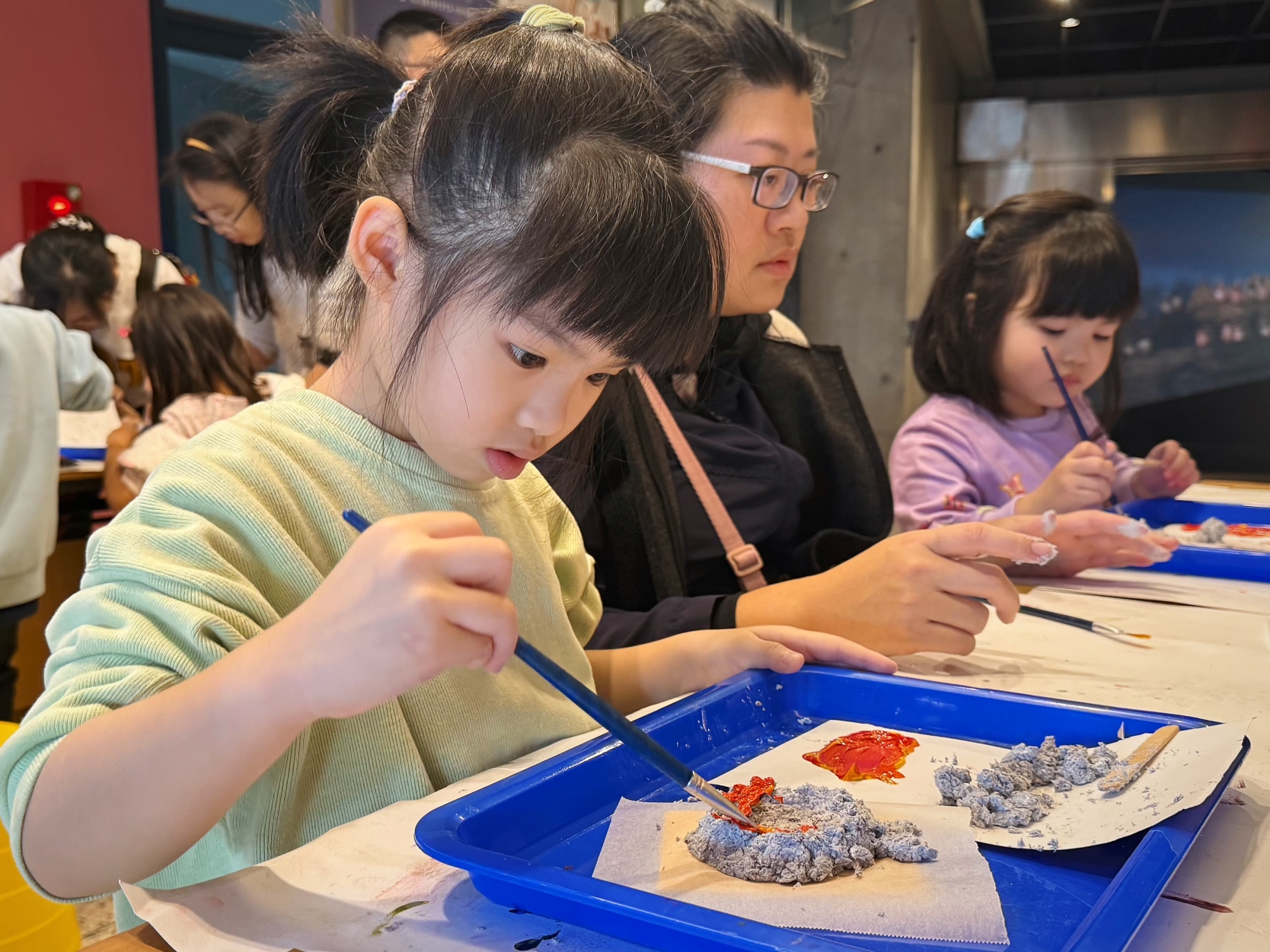 「十三綠時尚」FB留言抽獎活動上傳於博物館內參加支持永續行為照片，即有機會獲得融合考古元素的永續好禮。