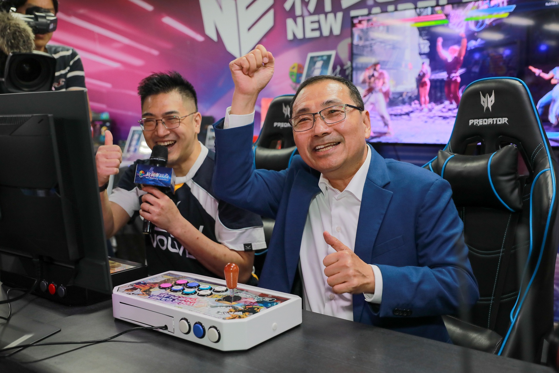 侯友宜市長與GamerBee體驗格鬥遊戲《快打旋風6》，現場氣氛熱絡