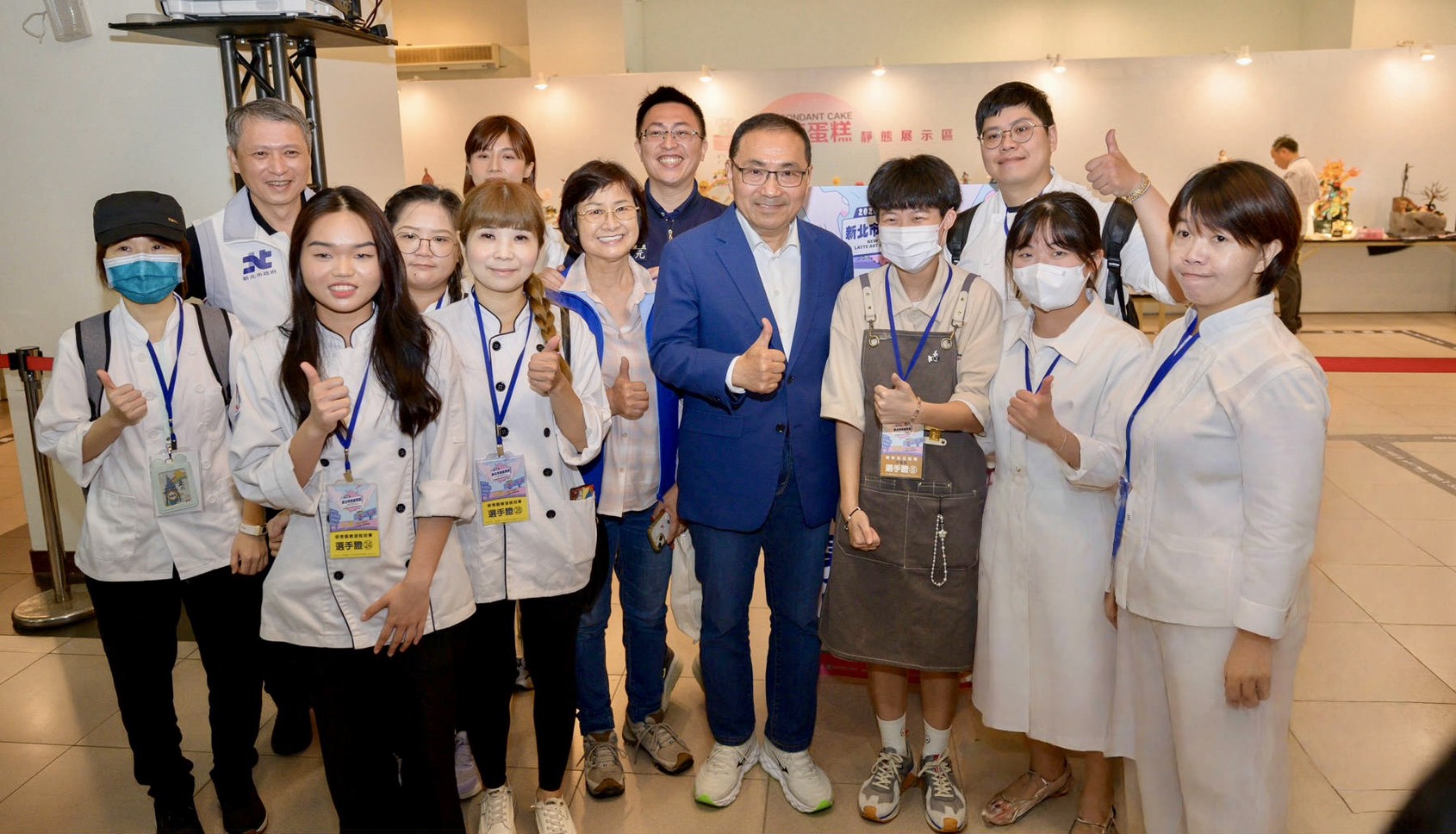 市長與烘焙選手合照