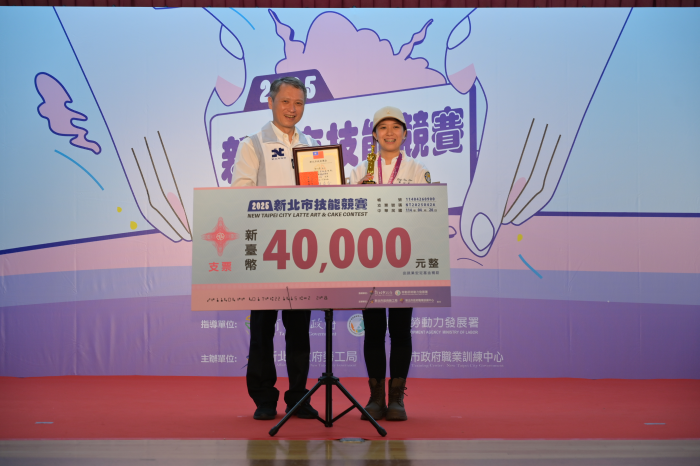 藝術麵包冠軍及奶油蛋糕社會組亞軍彭心柔2