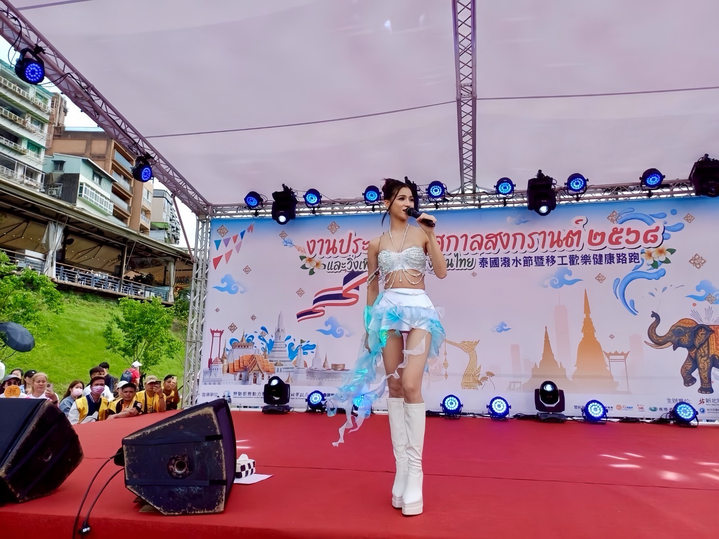 泰國超人氣女星Bam Phailin壓軸登場，帶來多首熱曲1。