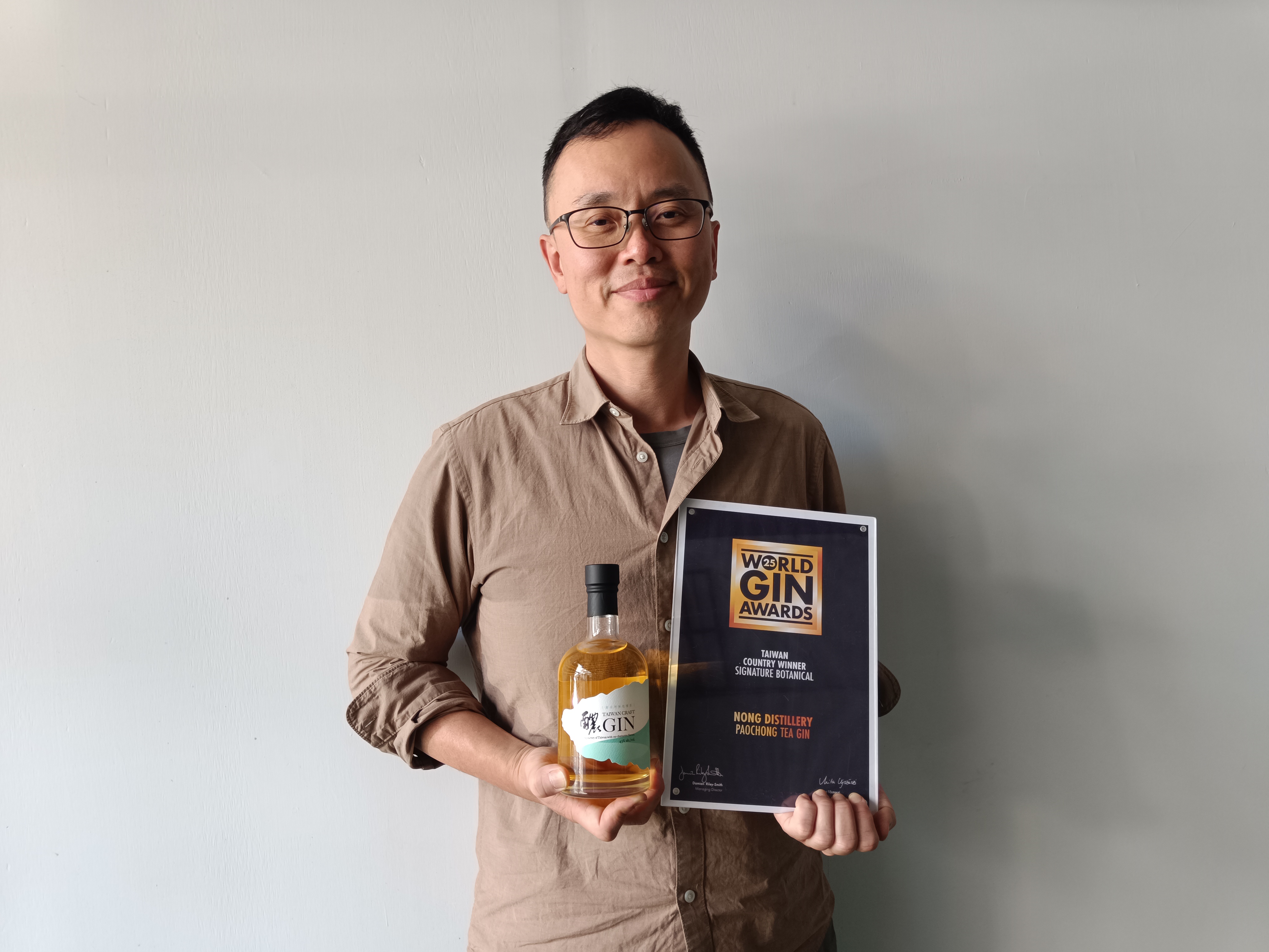  新北青農李建緯榮獲英國世界琴酒大賽（World Gin Awards）最佳香料琴酒臺灣冠軍(飲酒過量，有害健康)
