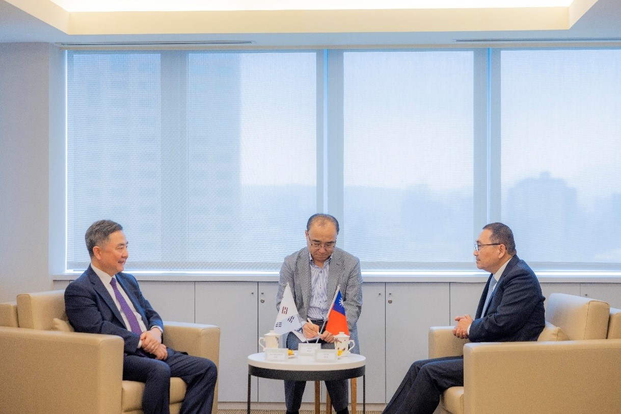 駐台北韓國代表部李殷鎬代表（左）蒞府拜會侯友宜市長